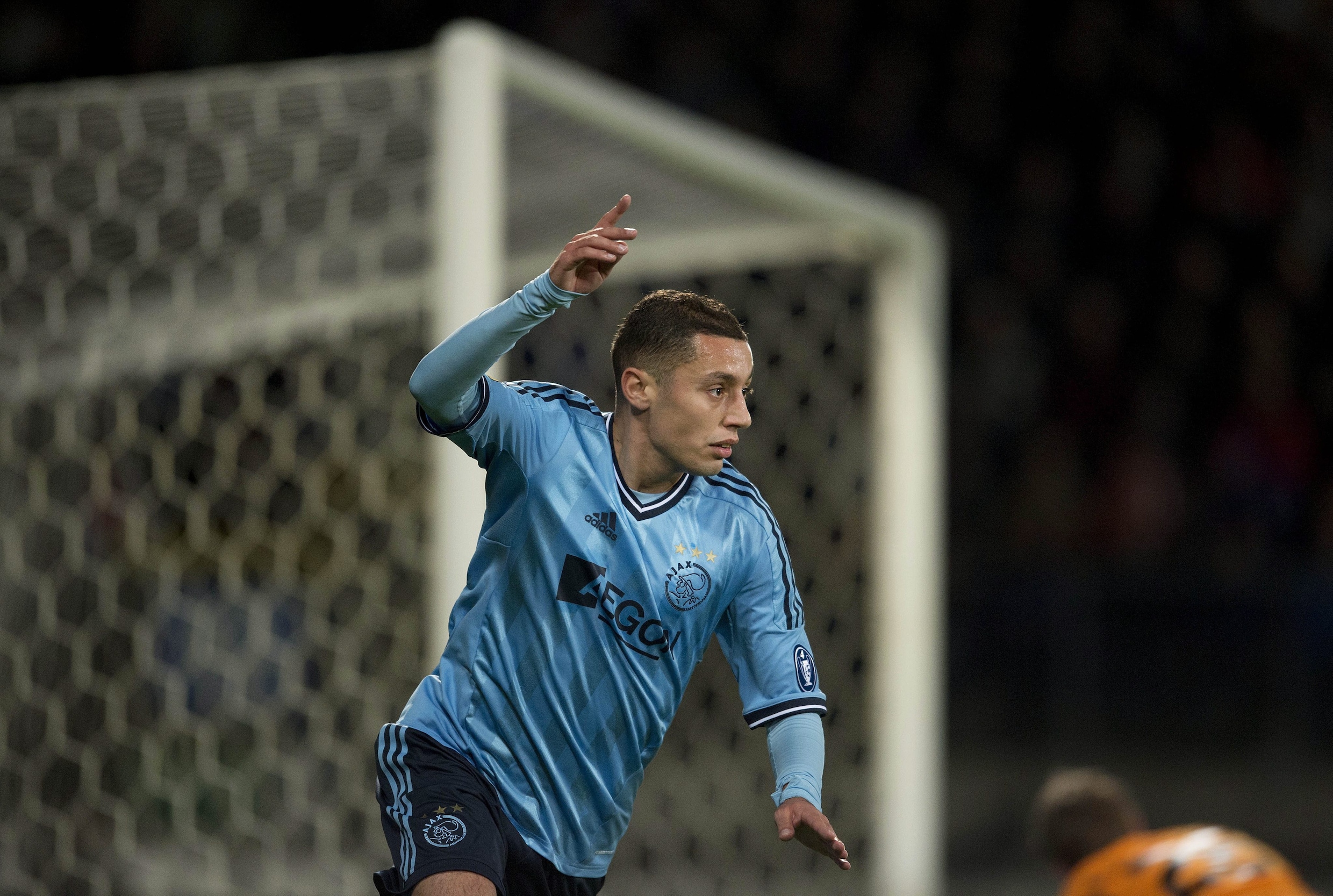 Ajax bedankt verbaasde Aissati voor bewezen diensten | de Volkskrant