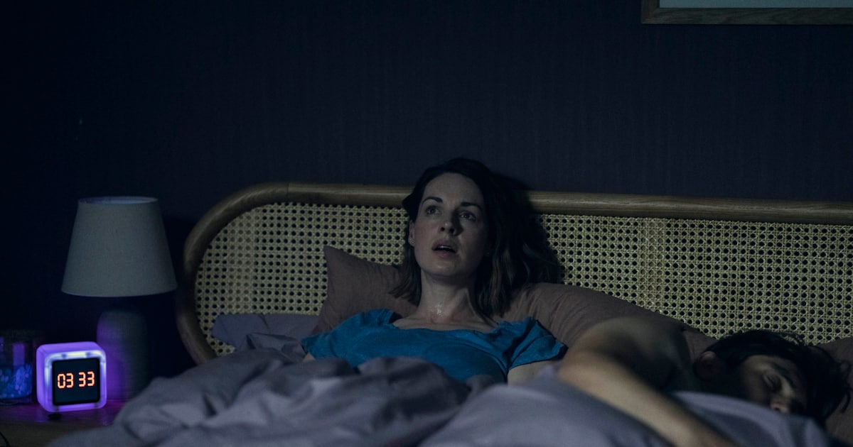 ‘The Devil’s Hour’ zet ons steeds meesterlijk op het verkeerde been ...
