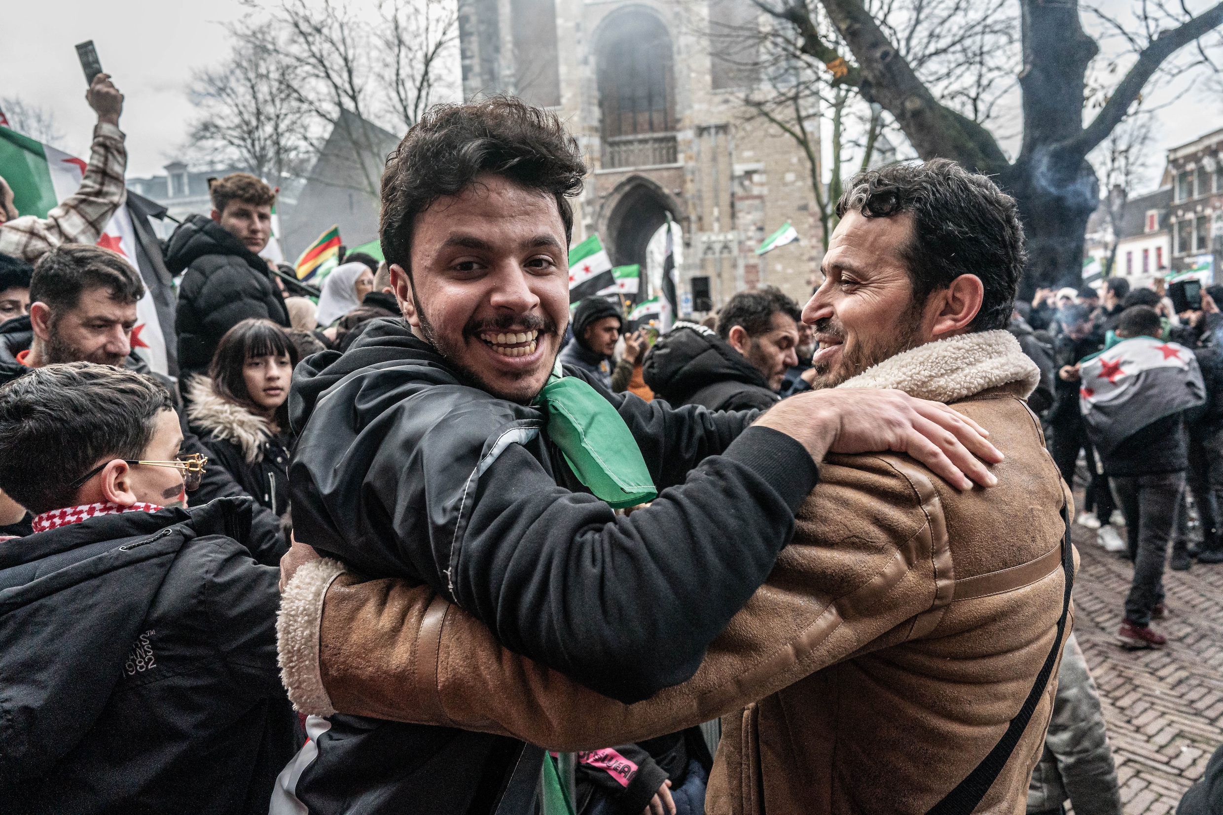 ‘Vrijheid’, scanderen de Syriërs op het Domplein in Utrecht: ‘Het voelt ...