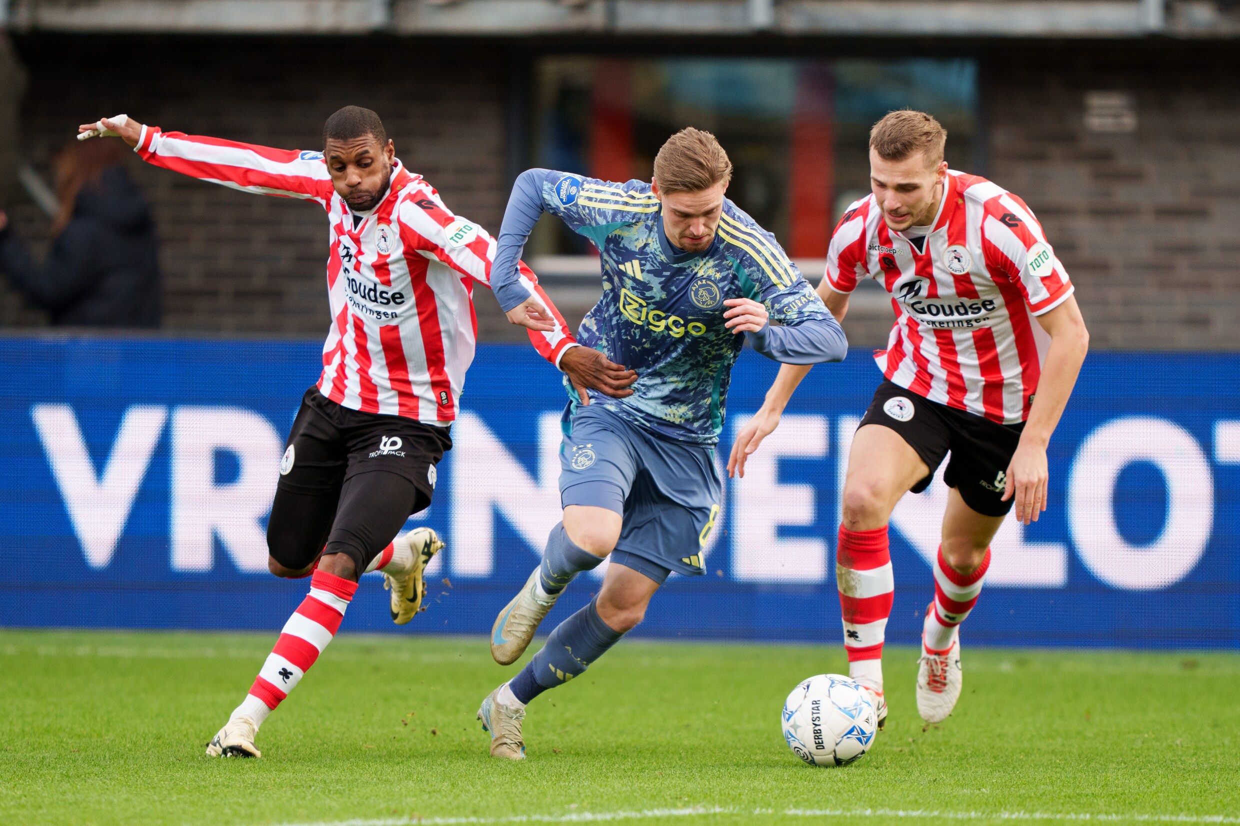 Verliezer Steijn heeft het met Sparta te druk en laat het verleden bij ...