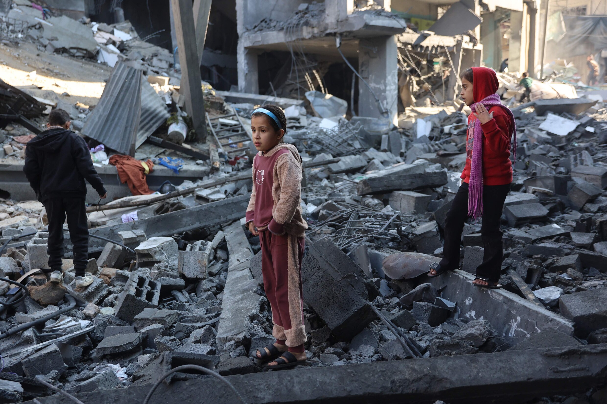 Live Midden-Oosten: Hamas stuurt BBC namenlijst met 34 gijzelaars die mogelijk vrijkomen, onder wie vrouwen en jonge kinderen | de Volkskrant