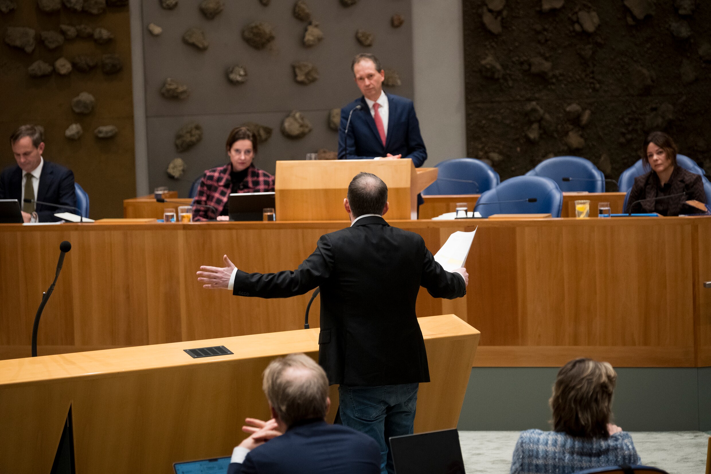 Een jaar na de snoeiharde conclusies over de toeslagenaffaire moet NSC ...