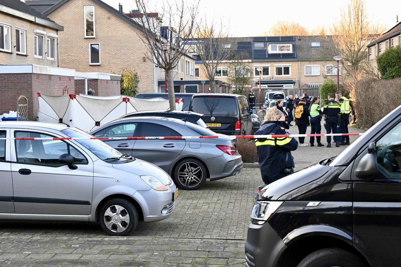 Emergency services in the Anemoonstraat in Nieuwegein