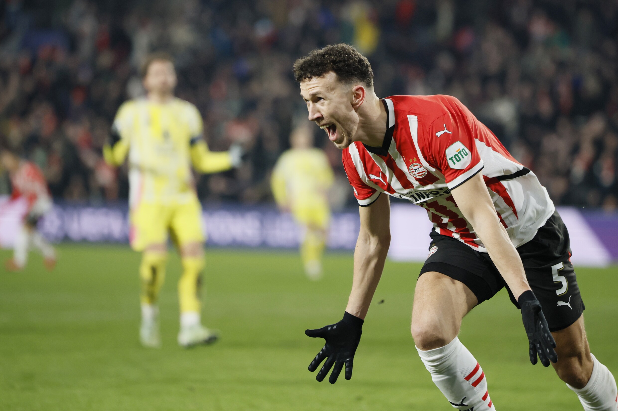Stadion PSV rilt en trilt, na legendarische zege op Juventus (3-1) | de ...