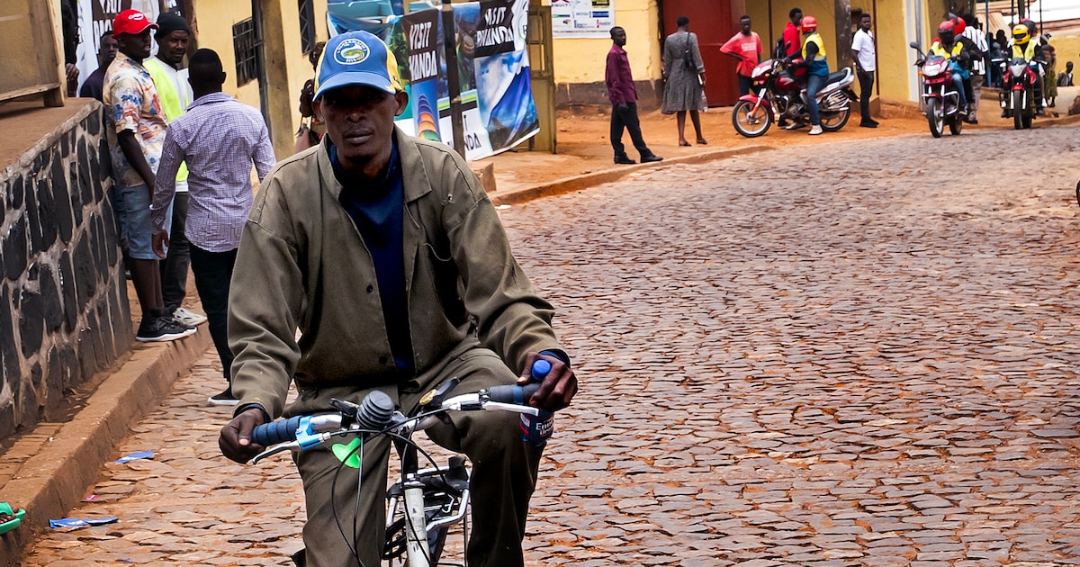 Tour du Rwanda trotseert de oorlog, maar bezwijkt onder een regenbui ...