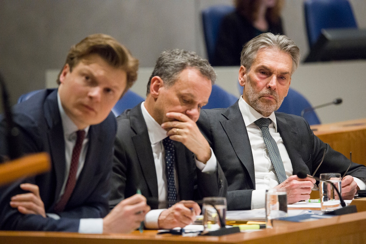Ruben Brekelmans (Defensie), Caspar Veldkamp (Buitenlandse Zaken) en premier Dick Schoof in de Tweede Kamer.