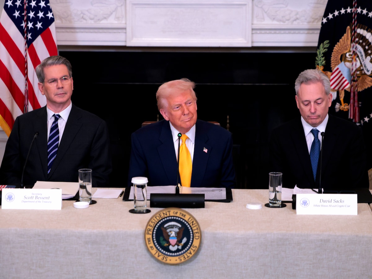 Trump kondigt officieel Amerikaanse voorraad bitcoin aan − en heeft daar  persoonlijk belang bij | de Volkskrant