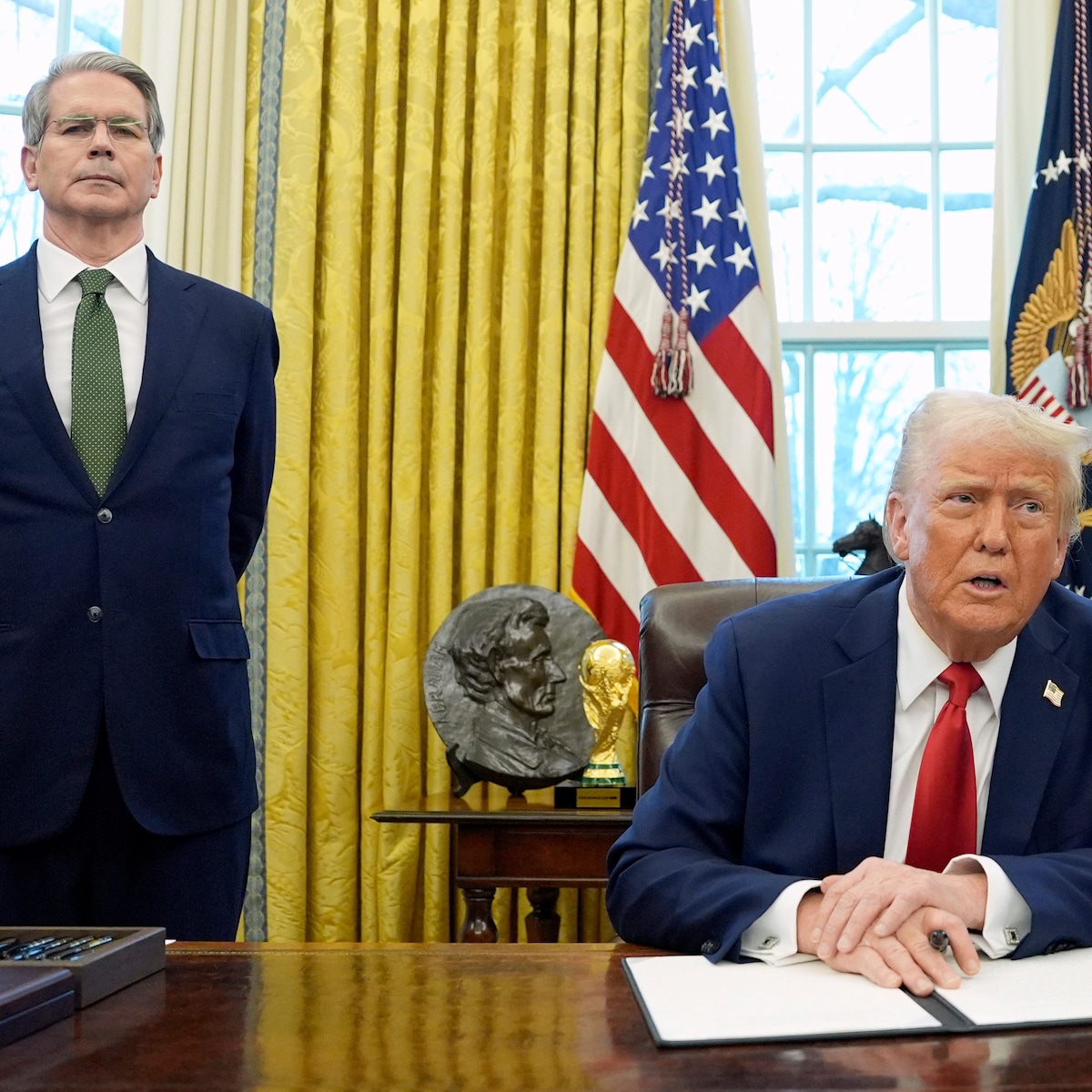 Live handelsoorlog: Trump komt autofabrikanten tegemoet door importheffingen te verlichten