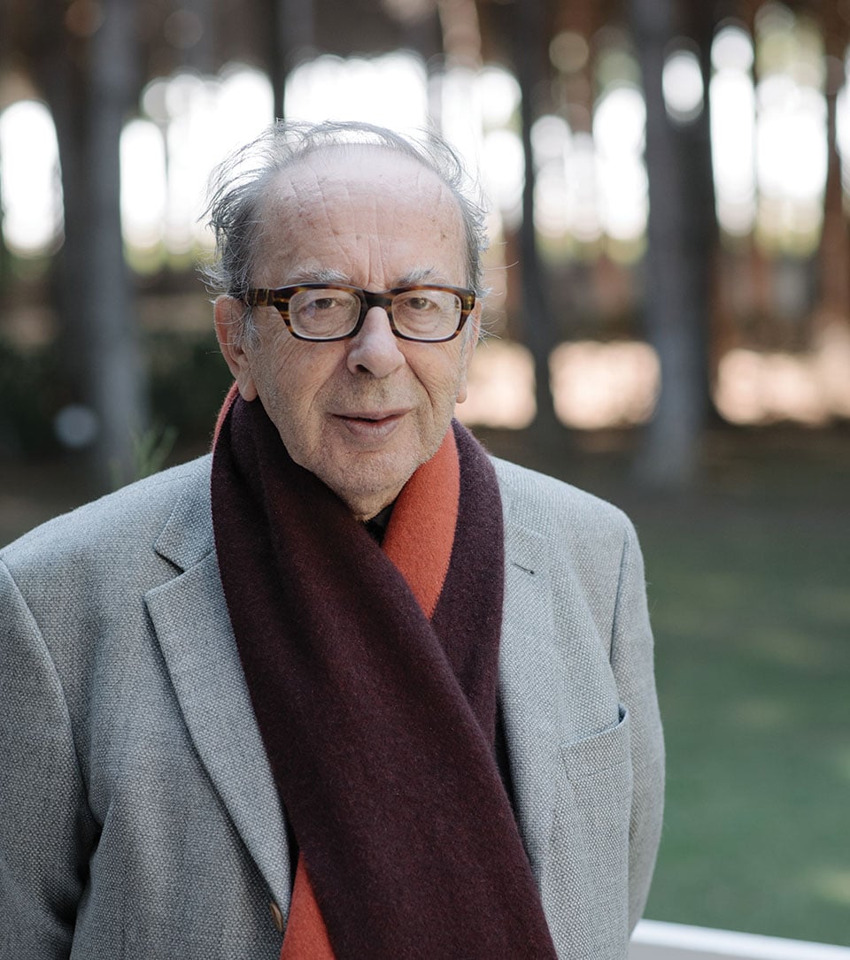 In ‘De brug met drie bogen’ is schrijver Ismail Kadare op zijn best ...