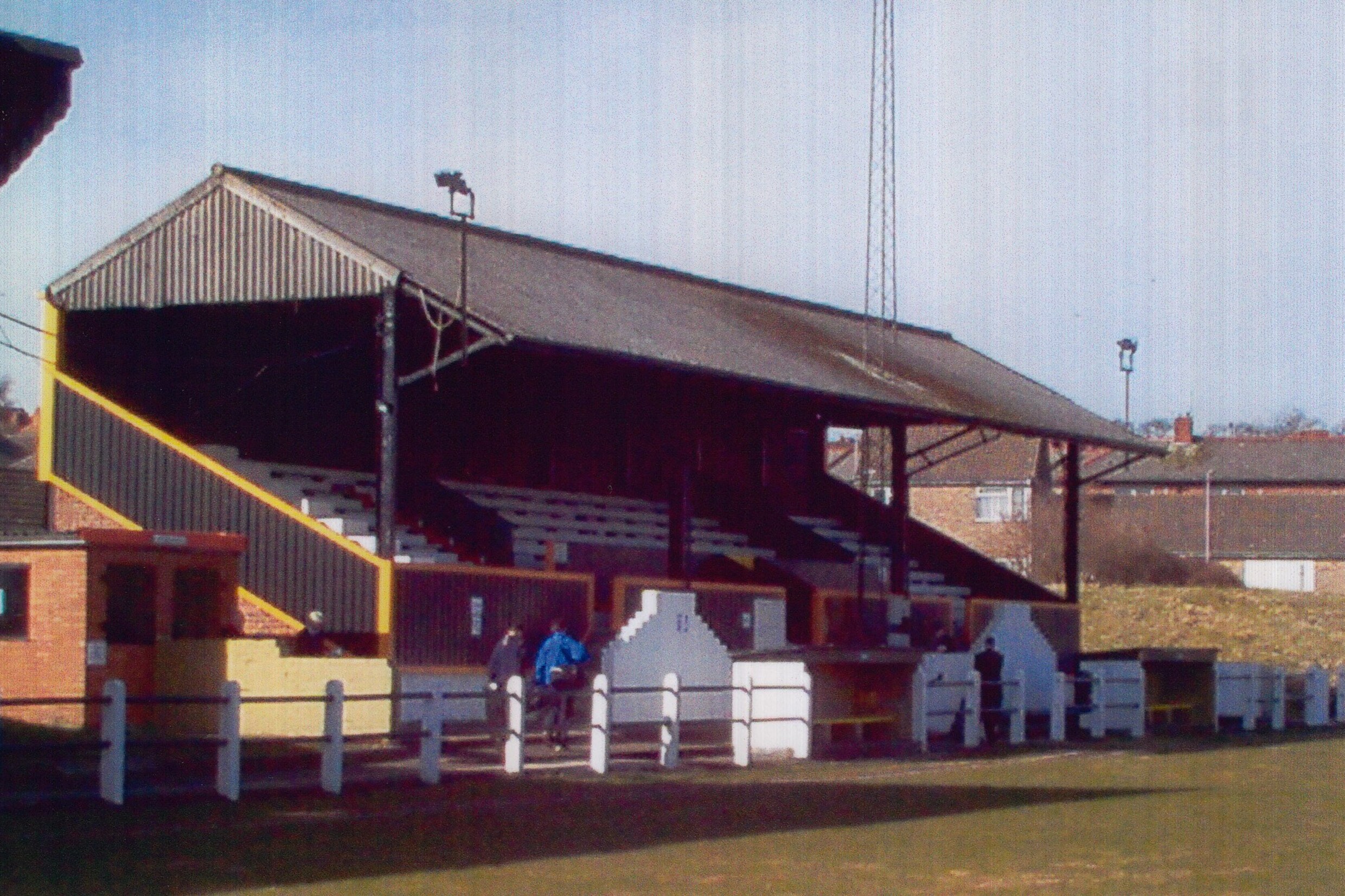 ‘Groundhoppers’ reizen van Wales tot Schotland om amateurstadions te ...