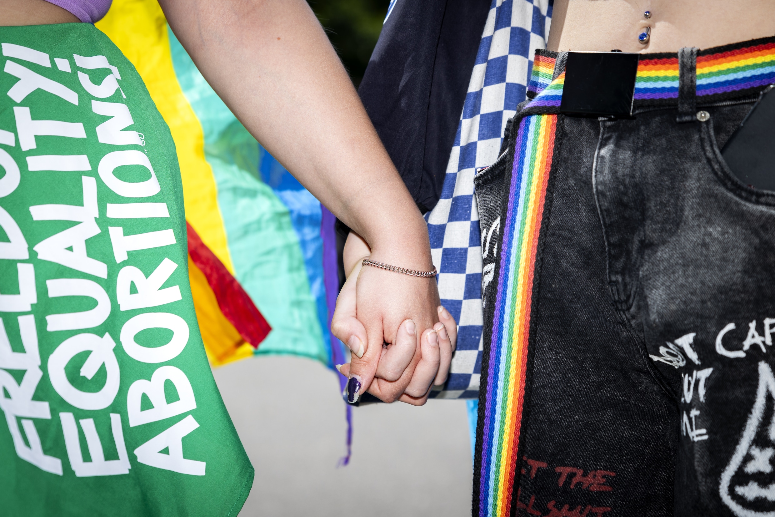 Deelnemers lopen in juli vorig jaar de TransPride Walk als onderdeel van de viering van Pride Oost in Amsterdam.
