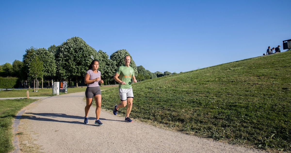 Tijdslimiet halve marathon zet recreatieve hardlopers onder druk: ‘Ik vind het heel demotiverend’