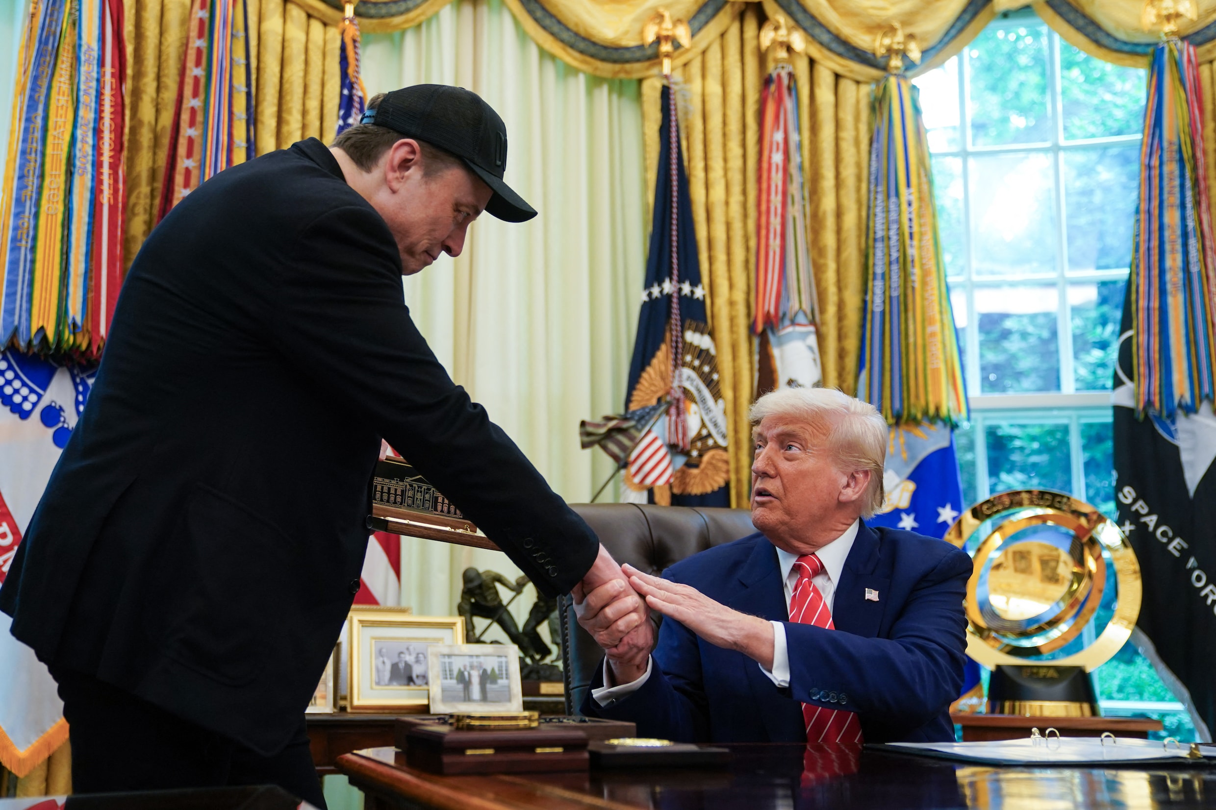 Elon Musk en Donald Trumps ontplofte 'bromance' in tien momenten | de ...