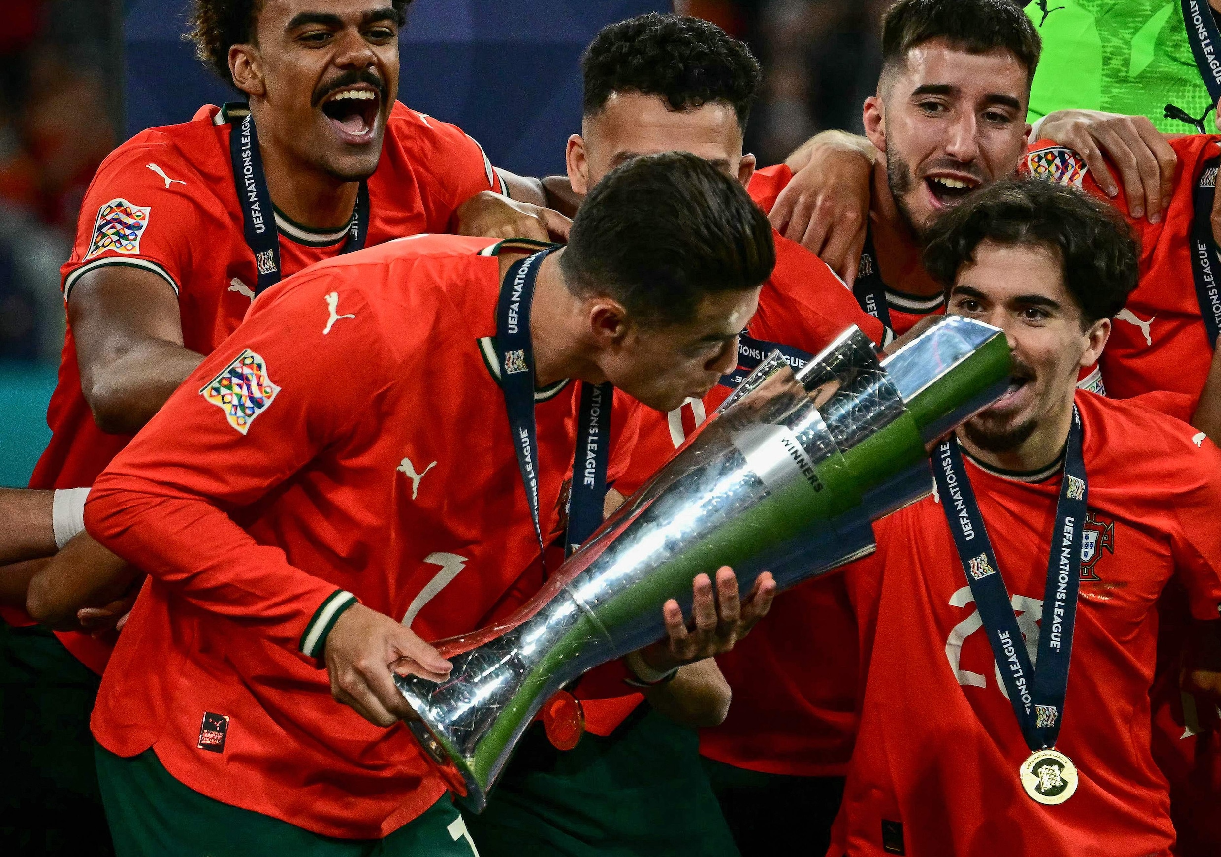 Ronaldo scoort en barst uit in tranen na zege in Nations League met  Portugal | de Volkskrant
