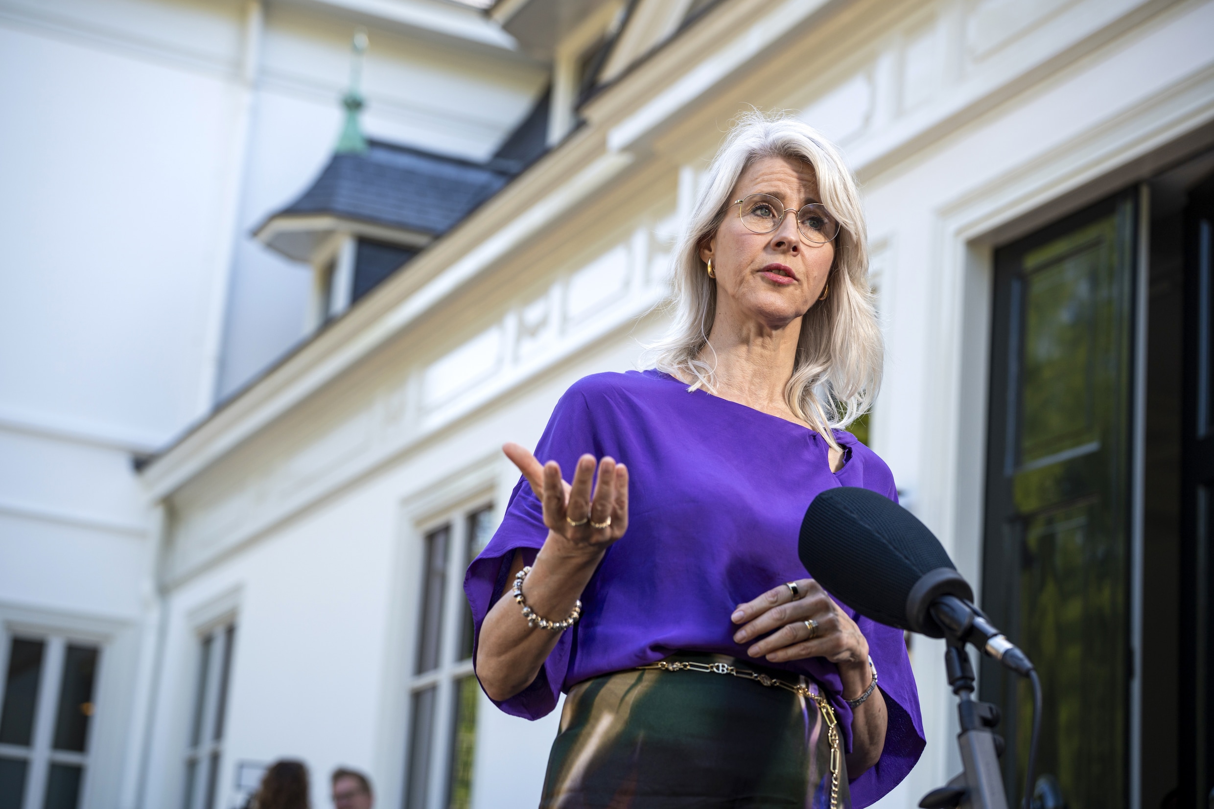 IND mag tweestatusstelsel voor asielzoekers van minister Keijzer later invoeren