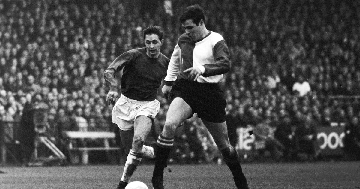 rinus-israel-feyenoord-in-duel-met-johan-cruijff-ajax-in