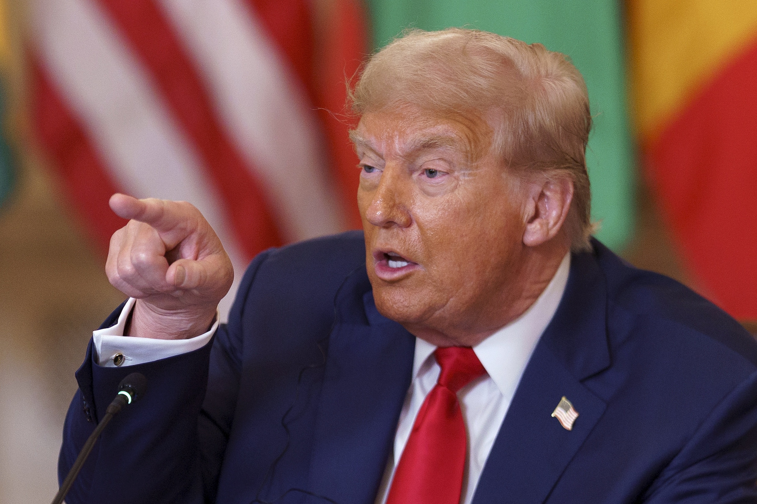 Trump voert de druk op en kondigt heffingen aan van 30 procent voor  Europese Unie | de Volkskrant