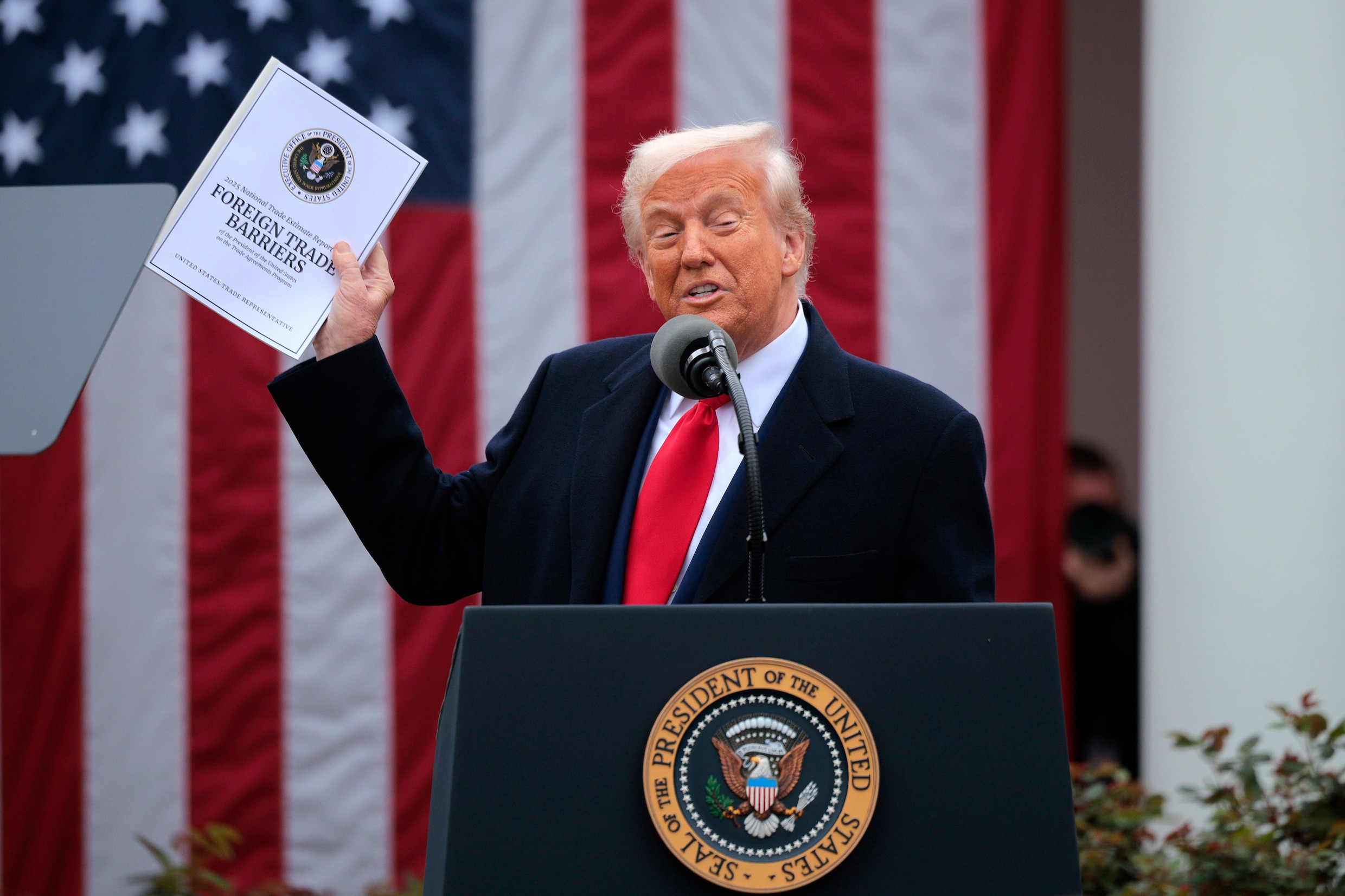 Politicologen Farrell en Newman: ‘Trump is een roofdier, hij ruikt de ...