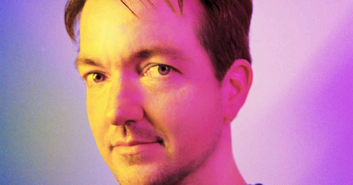 Onderweg naar de zuurstofapparaten realiseer ik me dat ik op het punt sta het leven van meneer Schuu