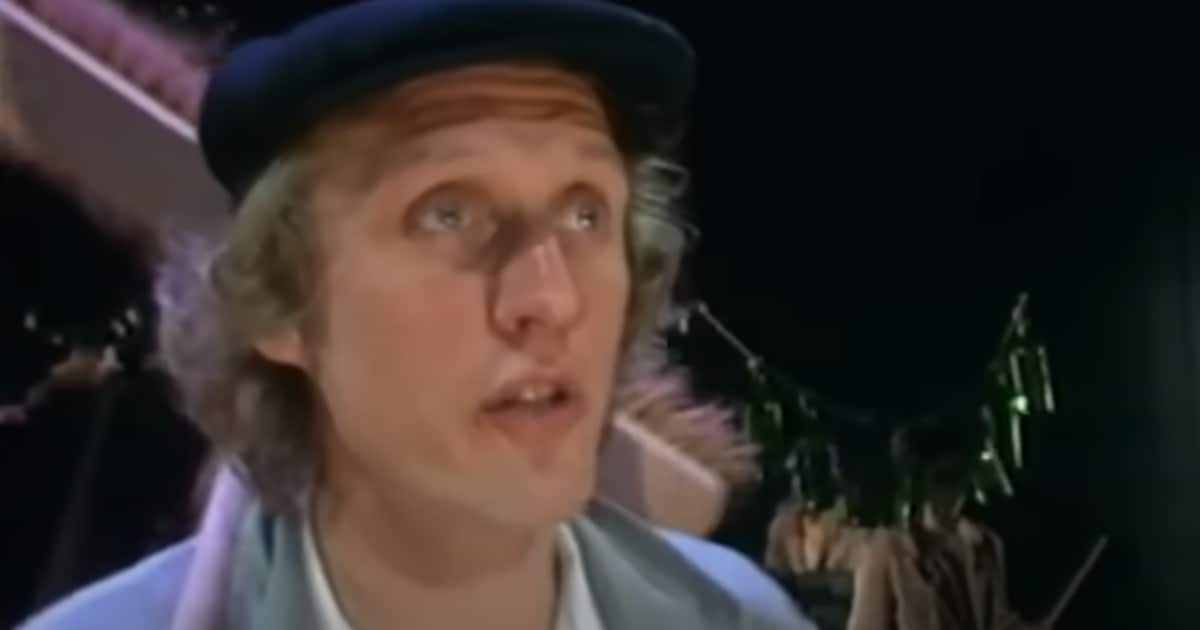 Eindelijk: Herman van Veen verklaart zélf waar de zonnebrill uit ‘Hilversum III’ vandaan kwam