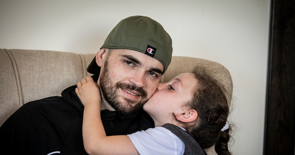 Omar Eid is thuis, 33 kilo lichter en mishandeld: ‘Israëlische bewakers hoeven niets te vrezen’
