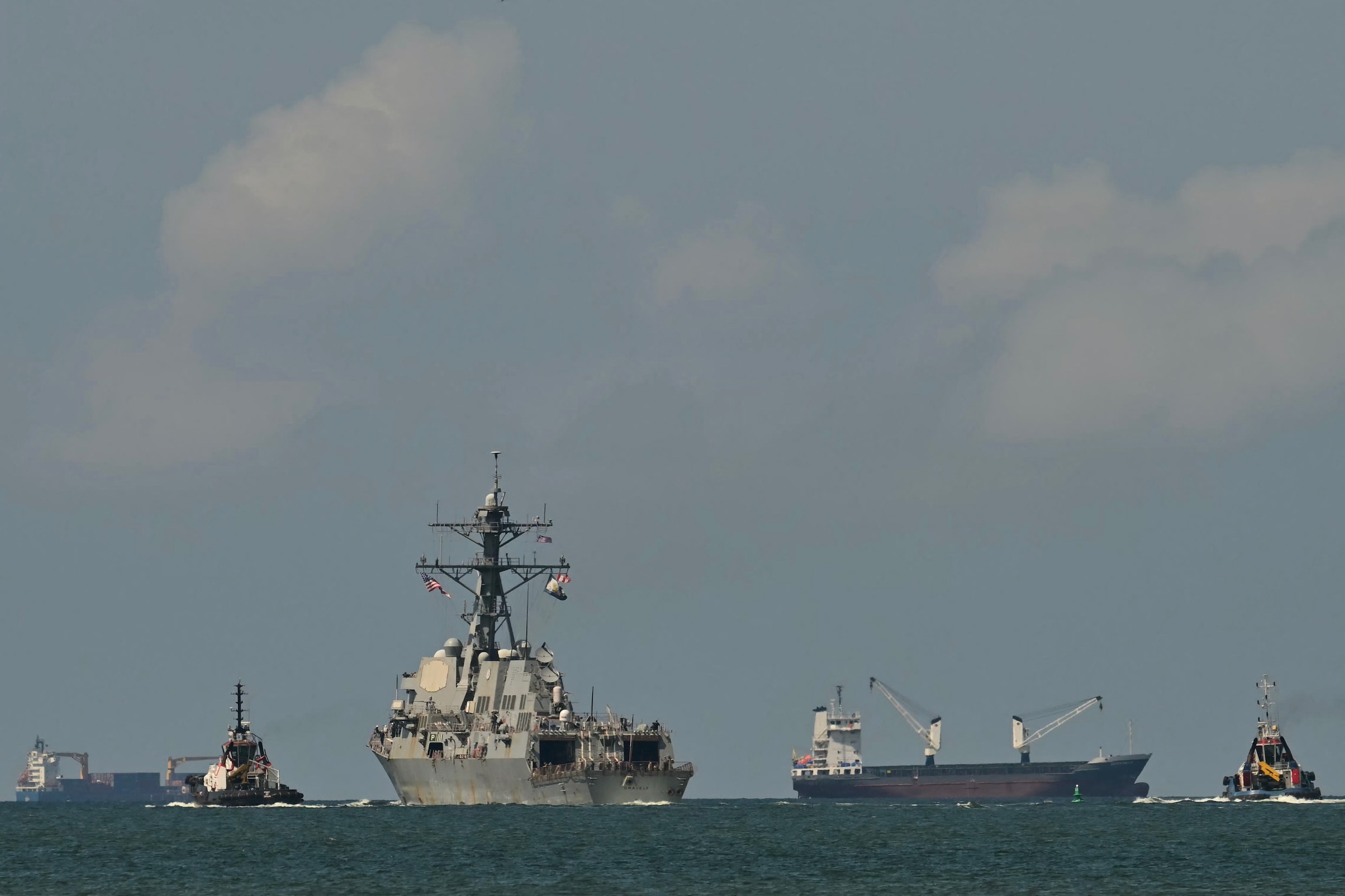 De USS Gravely, een Amerikaanse oorlogsschip arriveert nabij de kust van Trinidad en Tobago voor militaire oefeningen bij de kust van Venezuela, 26 oktober.