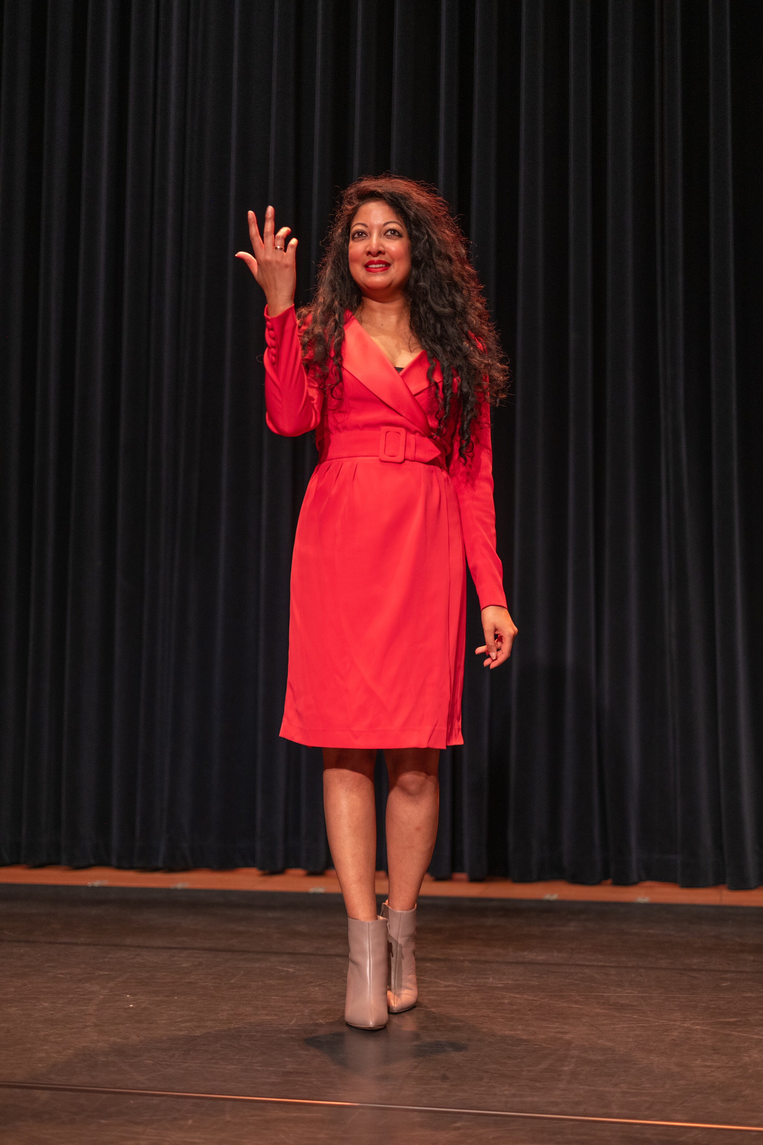 Theatermaker Shantie Singh: ‘De verhalen van de voormoeders werken ook ...