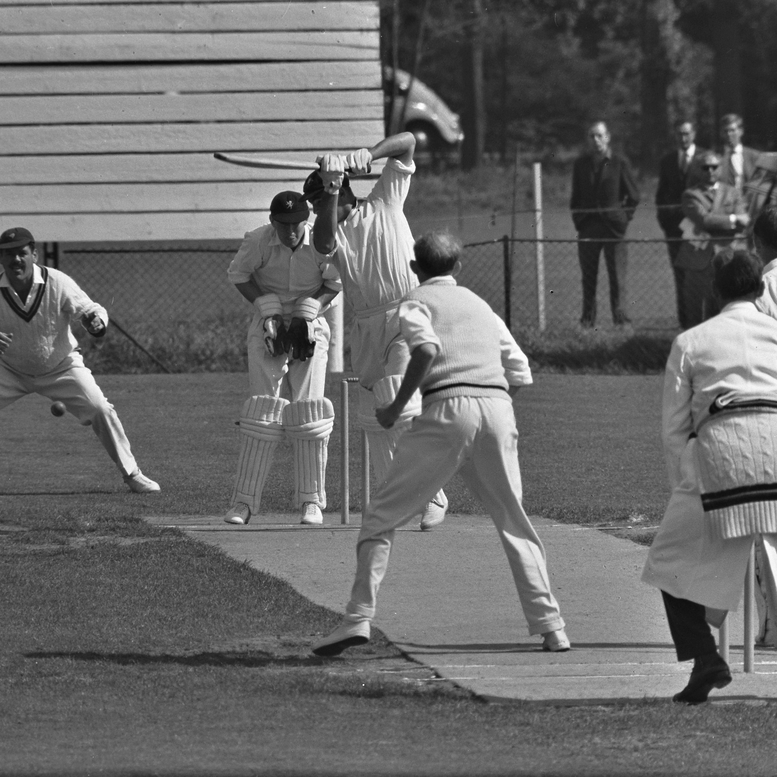 Den Haag, 1964: Het Nederlandse cricketteam schrijft geschiedenis met een overwinning op Australië.