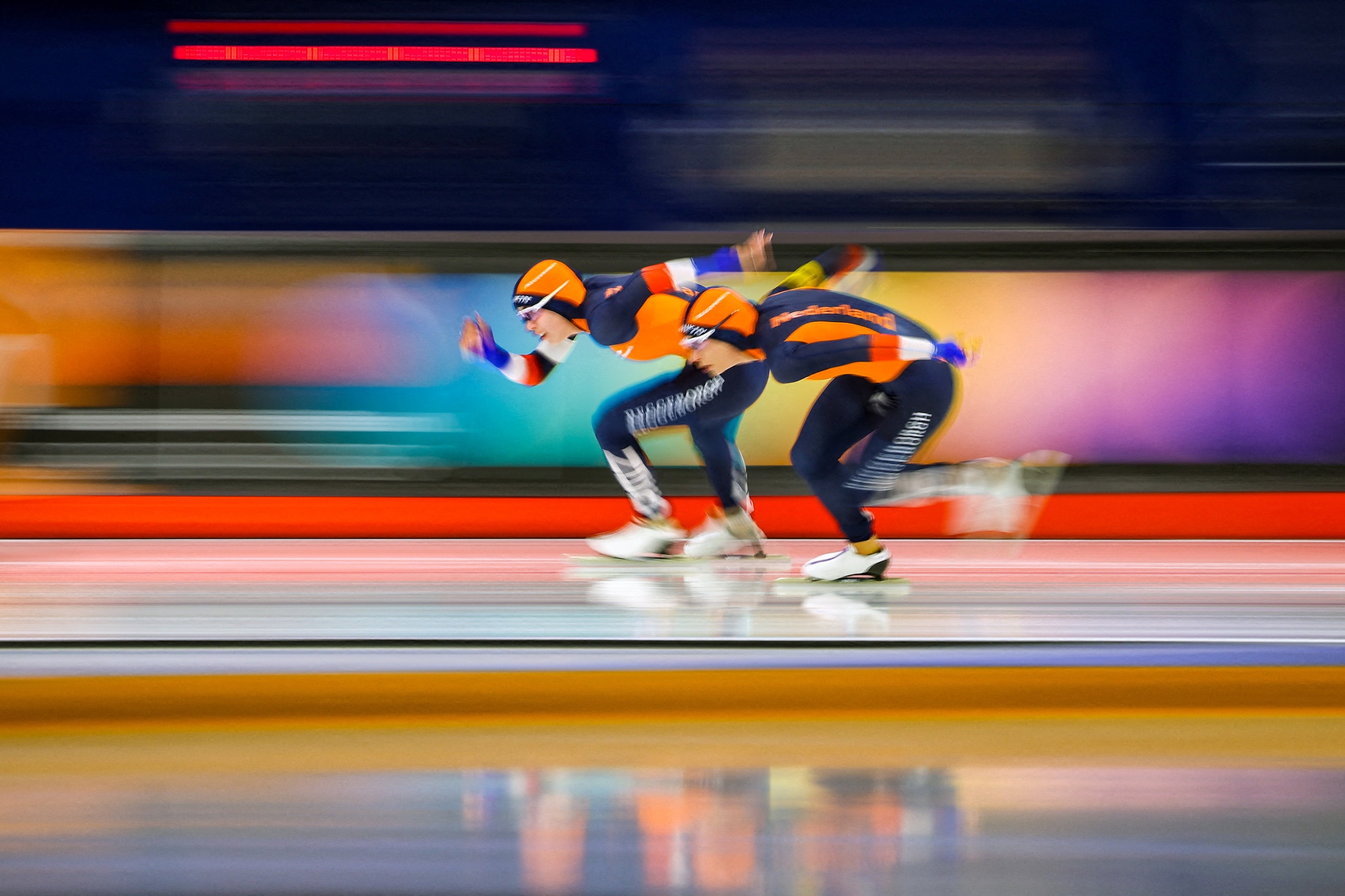 Marrit Fledderus en Femke Kok nemen het op de 500 meter tegen elkaar op.