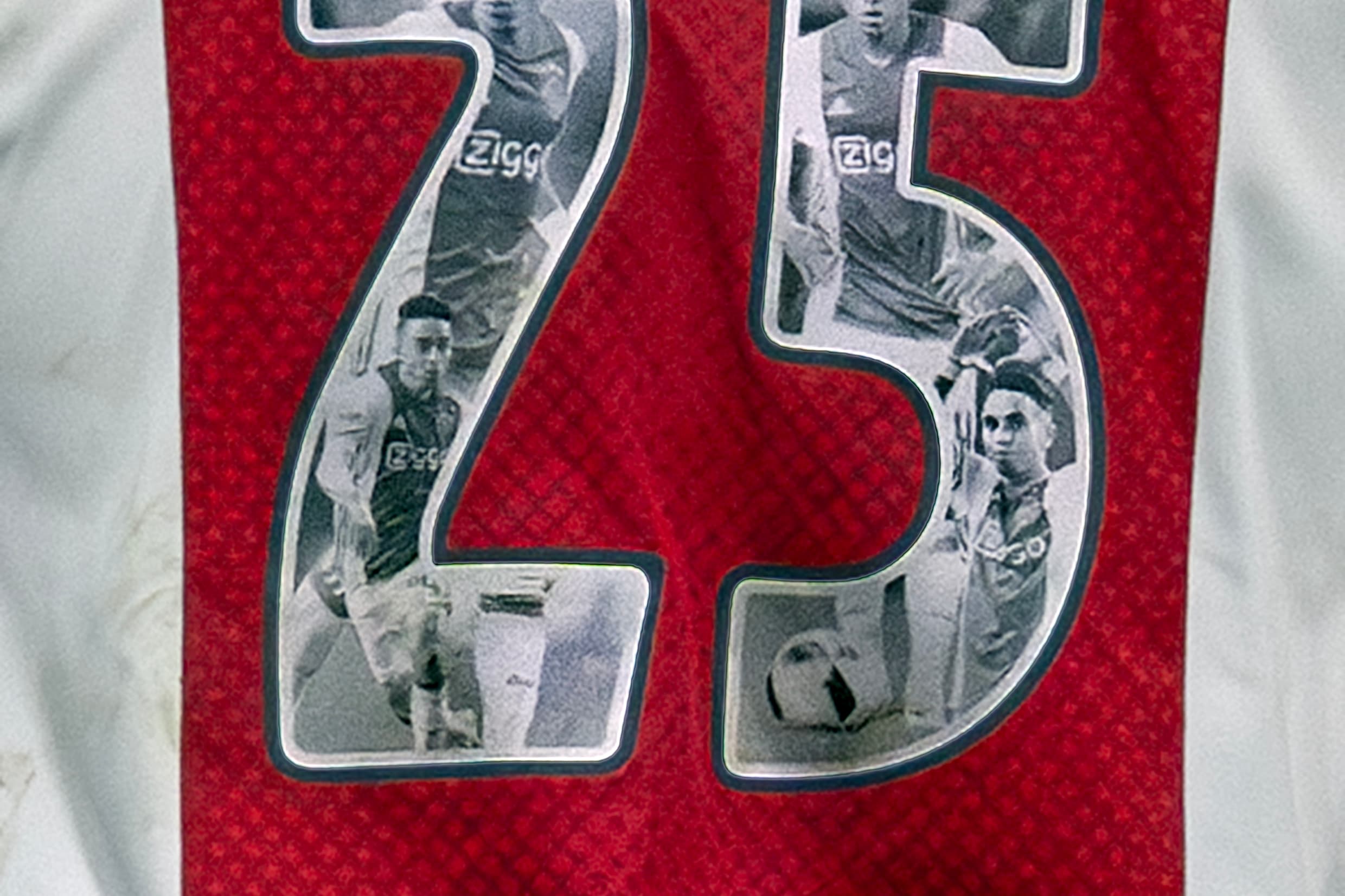 Het shirt van Wout Weghorst, met beeltenis van Appie Nouri.