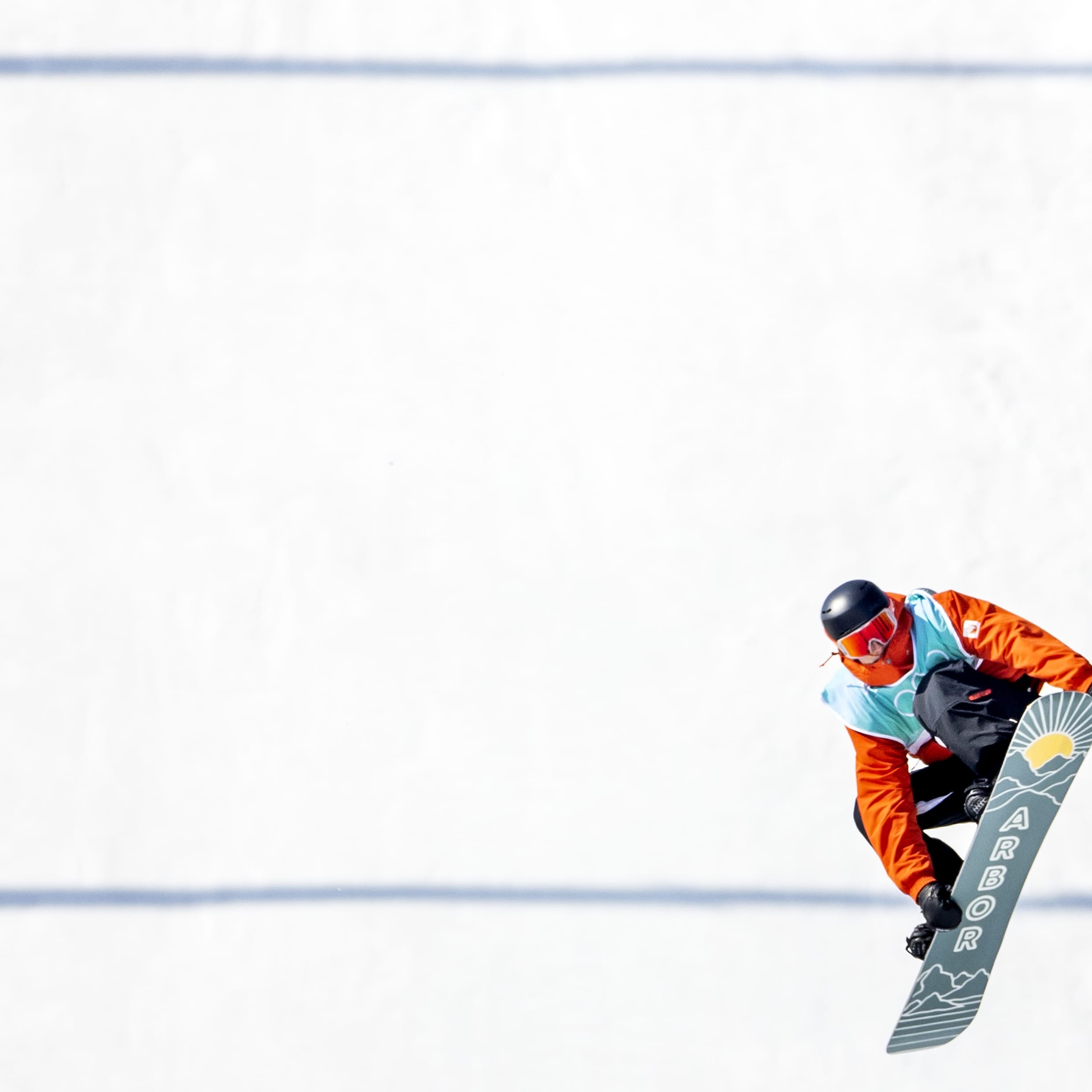 Niek van der Velden in de finale van het onderdeel big air op de Winterspelen van 2022.