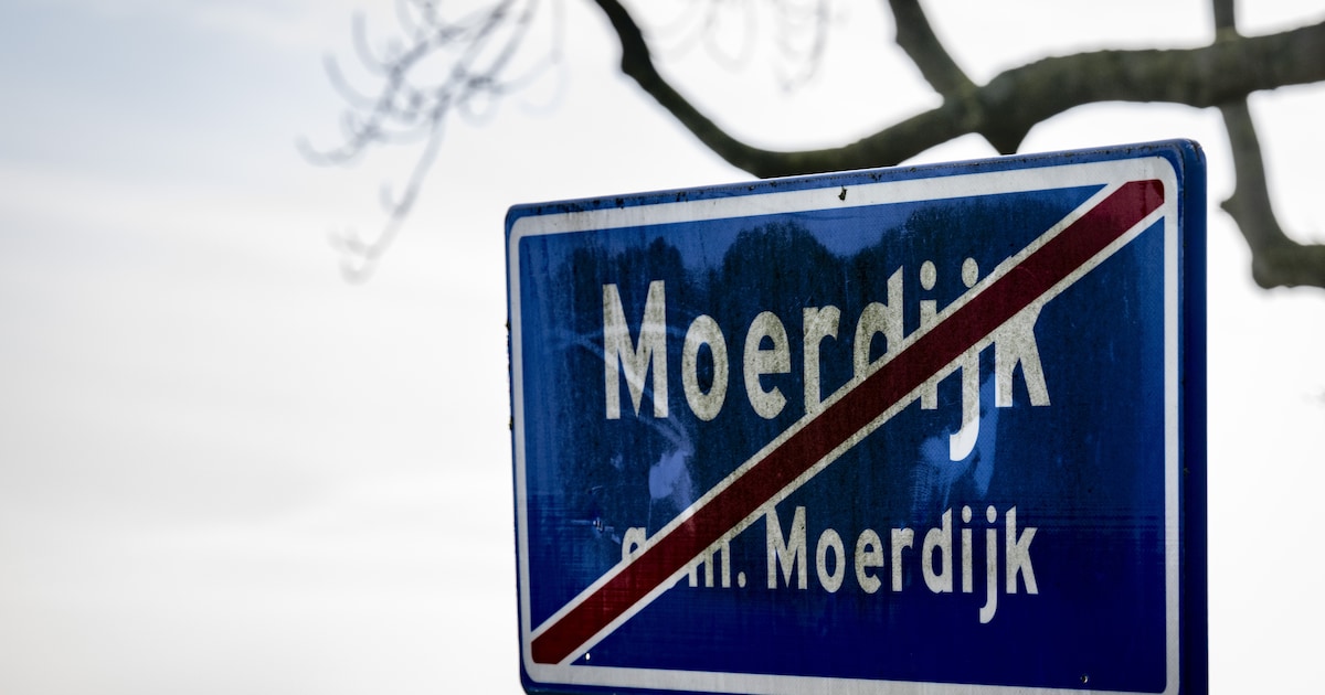 Vanaf de opening van de eerste Shell-fabriek in 1973 dreigde het einde van Moerdijk, hoe ging het ve