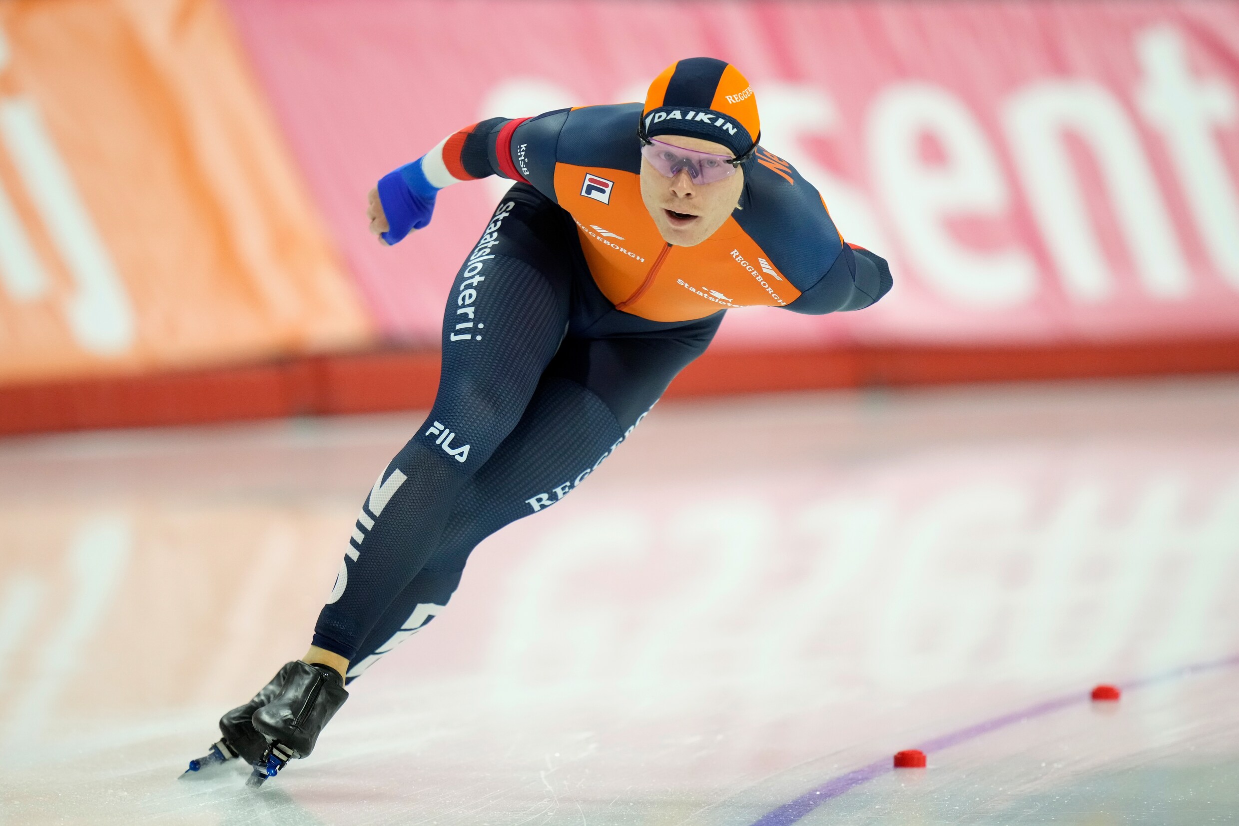 Tim Prins mikt weer op goud in Thialf: ‘Als ik het maar vaak genoeg ...