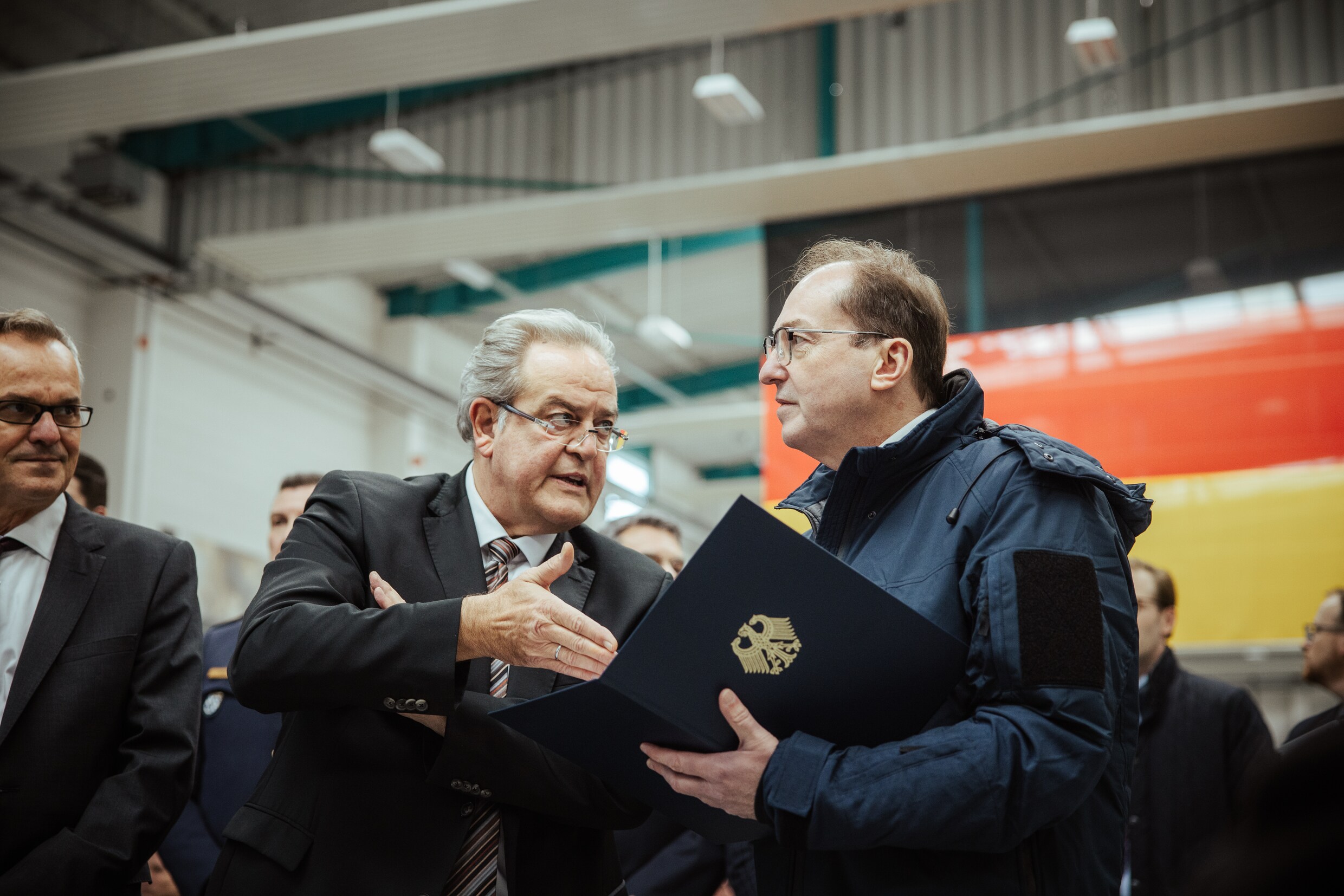 Minister van Binnenlandse Zaken Alexander Dobrindt (rechts) tijdens de presentatie.