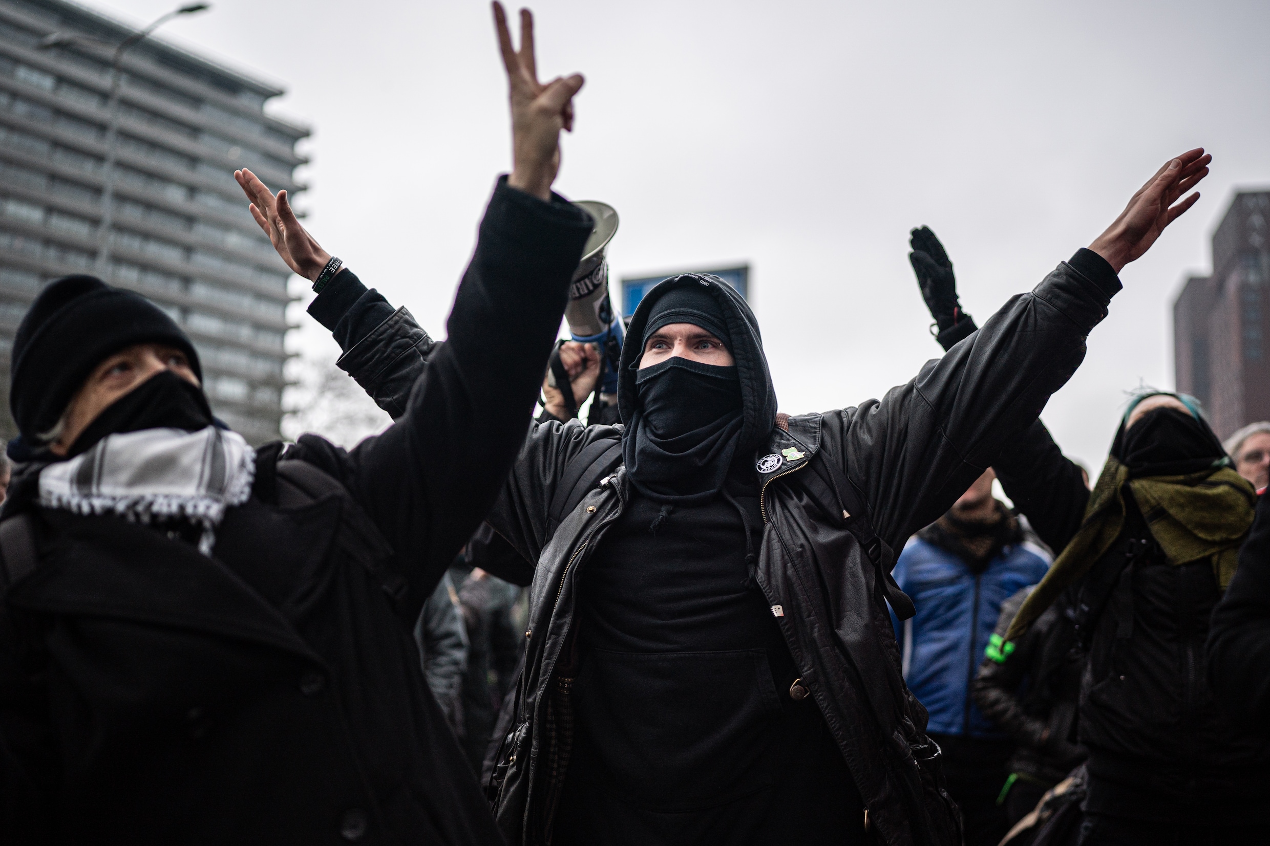Antifascisten geven extreemrechts een grote bek terug: 'Fascisten moeten  zien dat de straat niet van hen is' | de Volkskrant