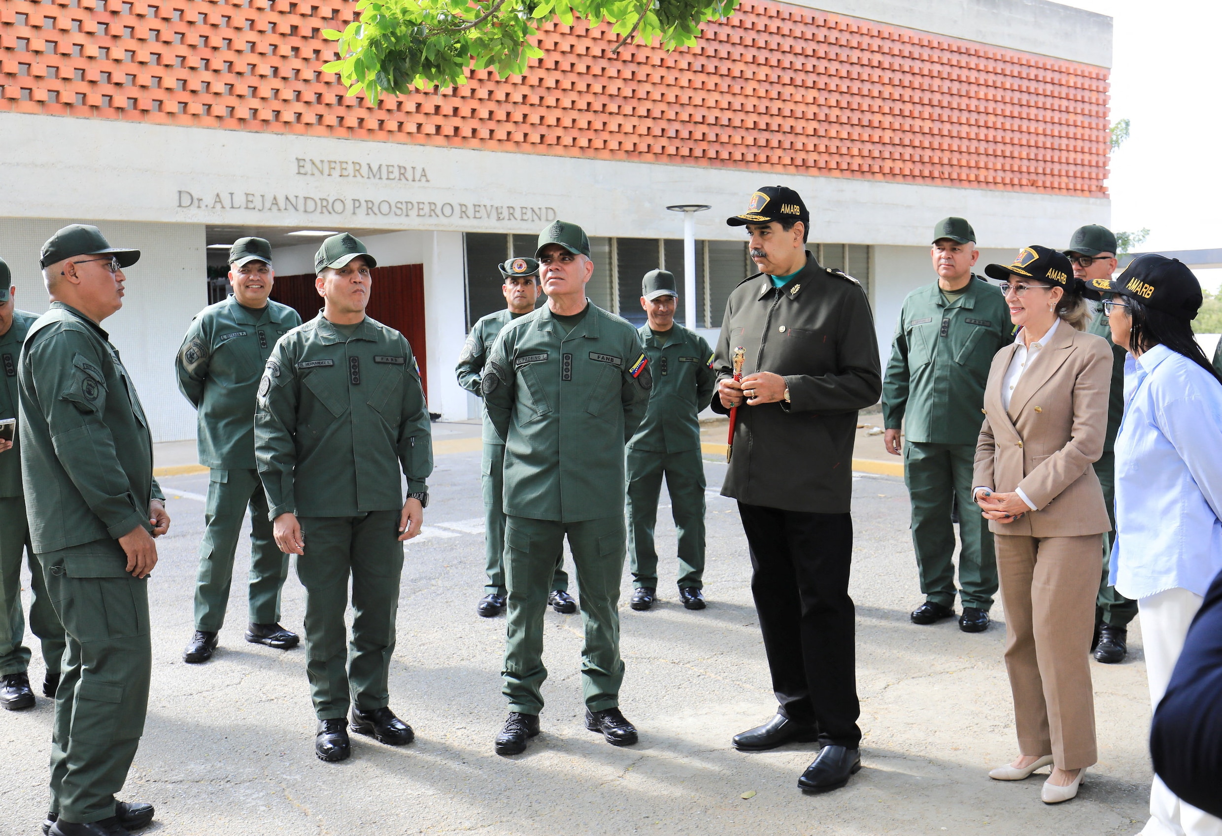 Nicolás Maduro en zijn vrouw Cilia Flores op 28 december 2025. Een team van CIA-agenten was toen al maanden in Venezuela aanwezig.