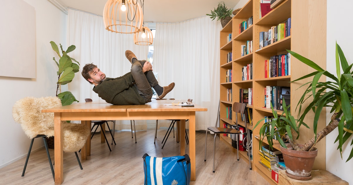 Heel bevrijdend om van een afstandje naar de piste te kijken, waar idioten heen en weer bewegen op l