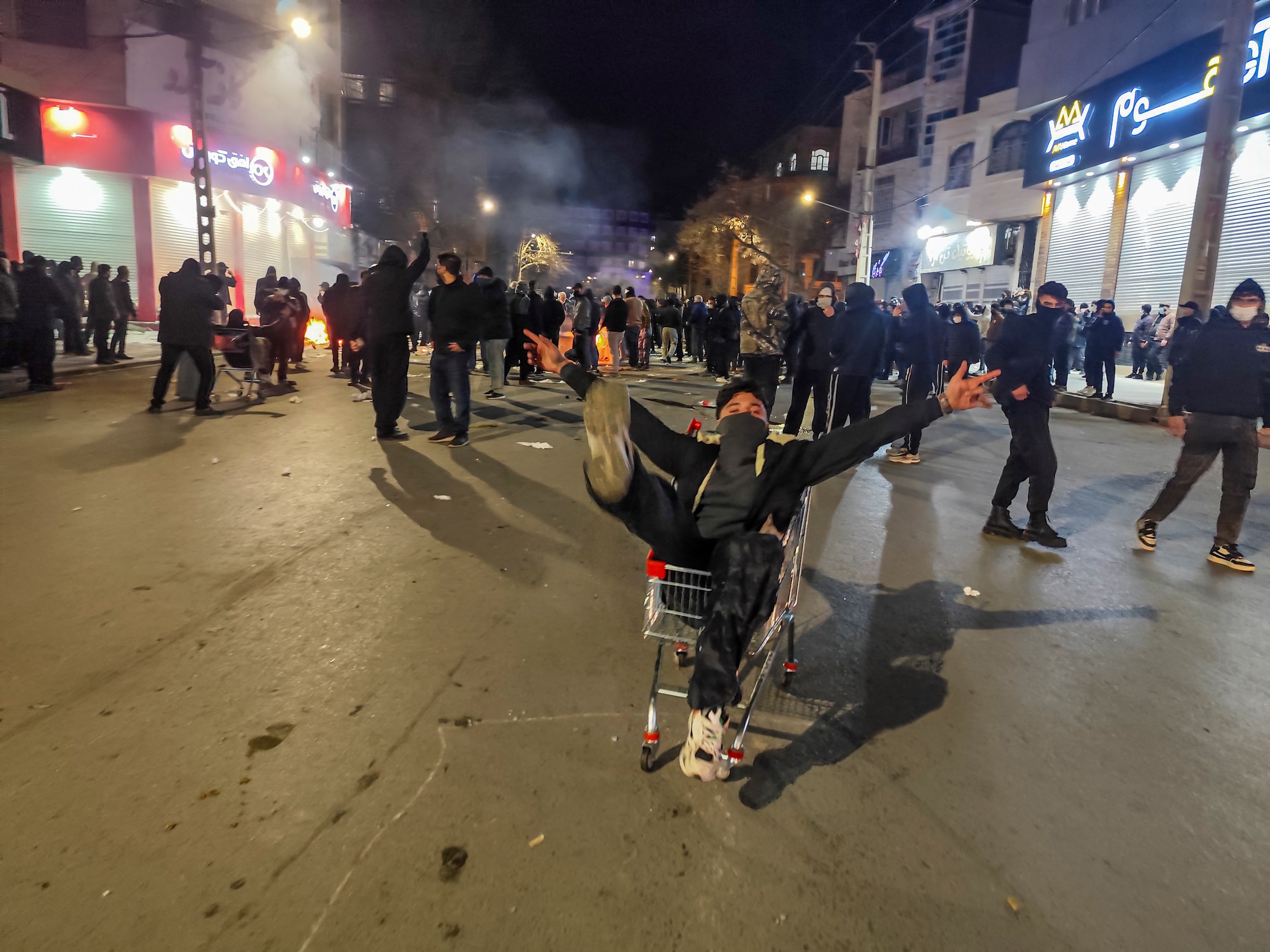 Opinie: Hoe voel je je als jouw wortels in Iran branden, maar jouw ...