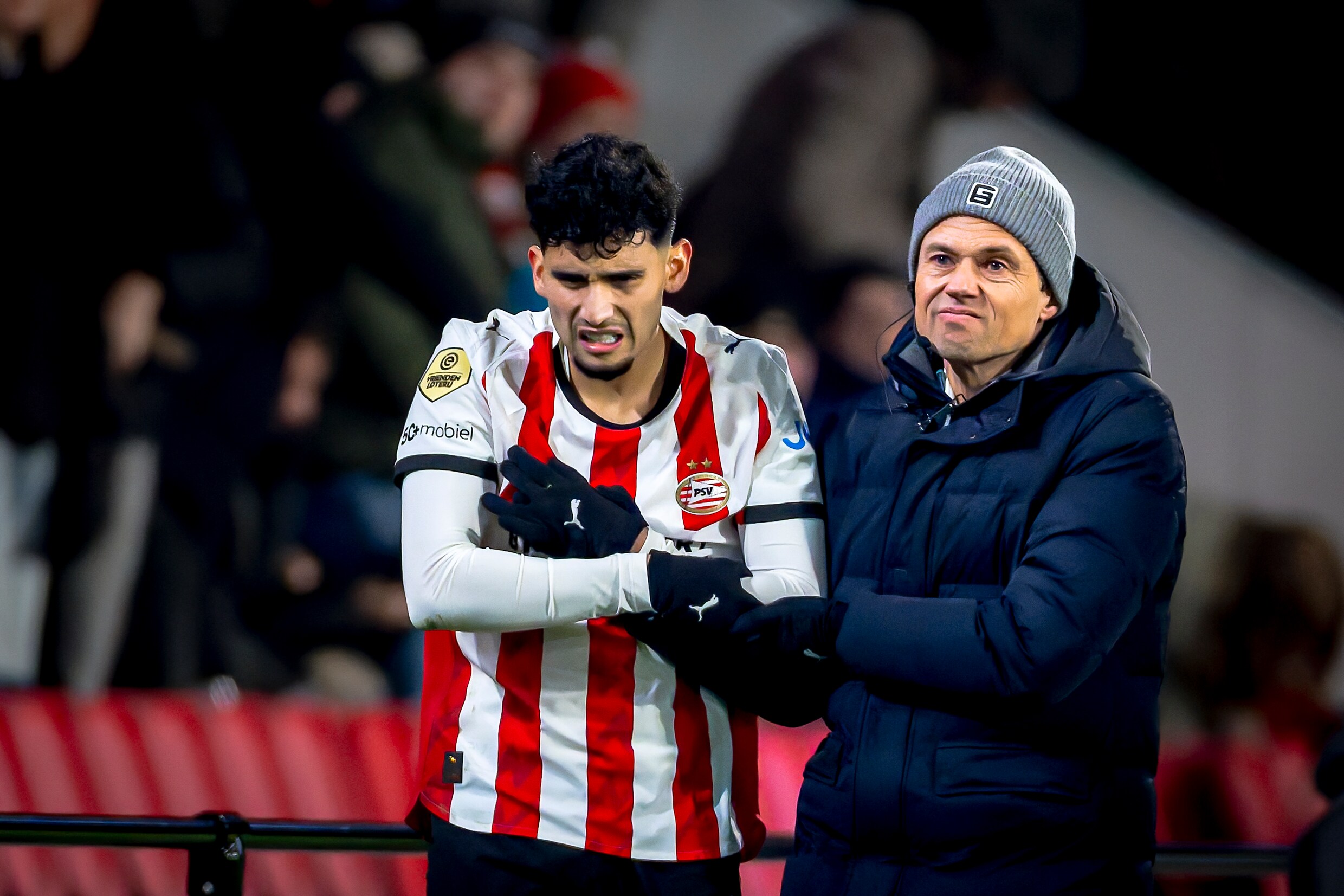 Lelijke blessure van spits Pepi overschaduwt gemakkelijke overwinning ...