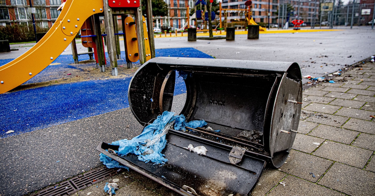 Vriendelijk lachende prullenbakken ten spijt: ruim halve ton aan vuurwerkschade in Katwijk