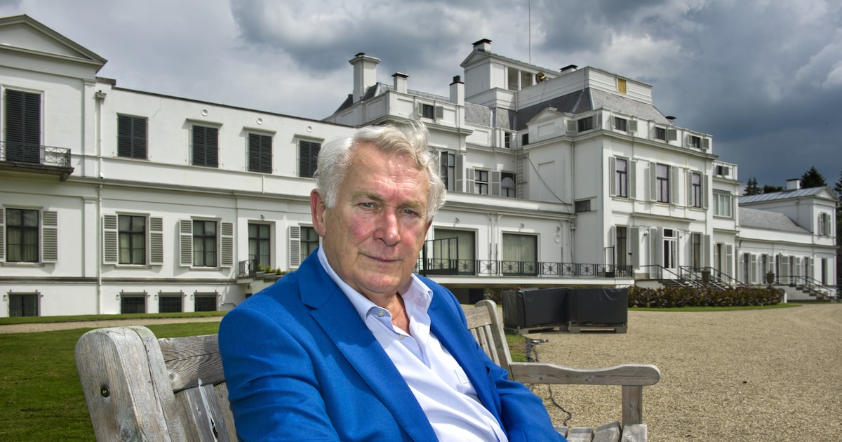 Presentator Koos Postema besprak kalm gevoelige thema’s die in Hilversum tot dan toe werden omzeild