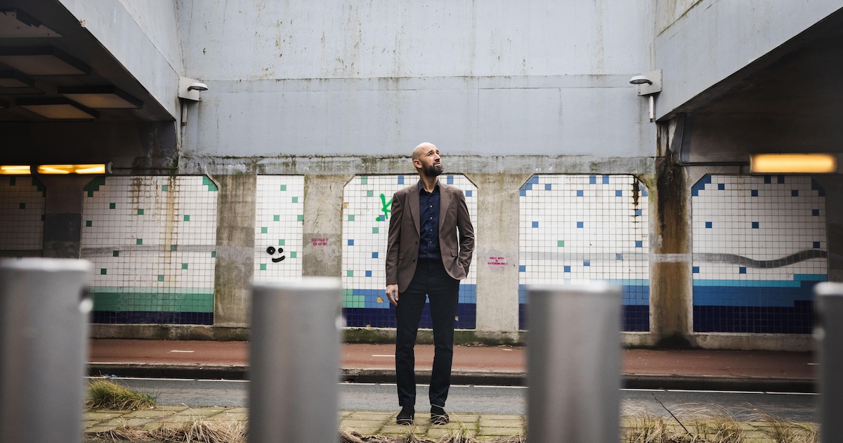 Dat ook zijn kinderen moeten opgroeien als ‘de anderen’, vindt schrijver Lotfi El Hamidi niet te ver