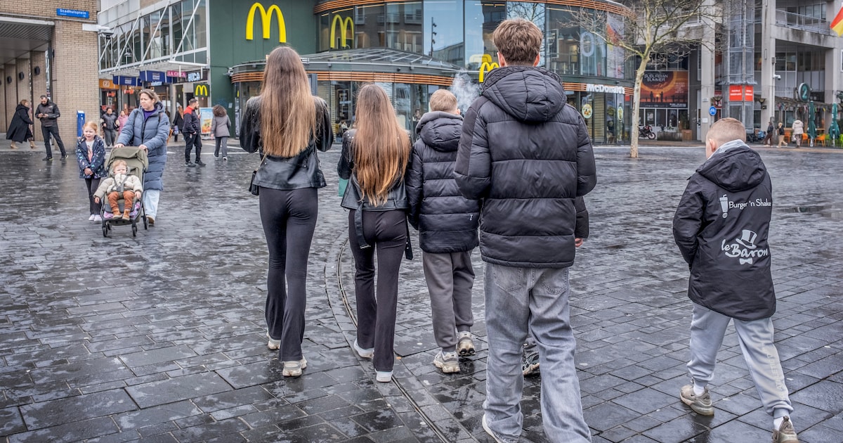 Samenscholingsverbod in Almere: ‘Ze zijn gek. Je kunt een paar raddraaiers toch wel beteugelen?’