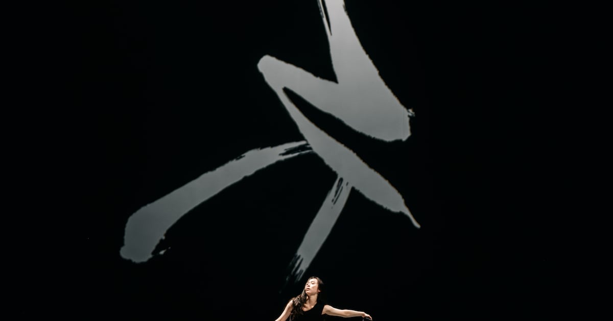 Festival Schrittmacher Opent met Dans & Kalligrafie Show 'Ink' - technologie news from De Volkskrant