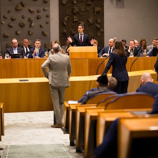 Tweede Kamerleden spreken AI-teksten uit in debatten; onderzoek toont toename