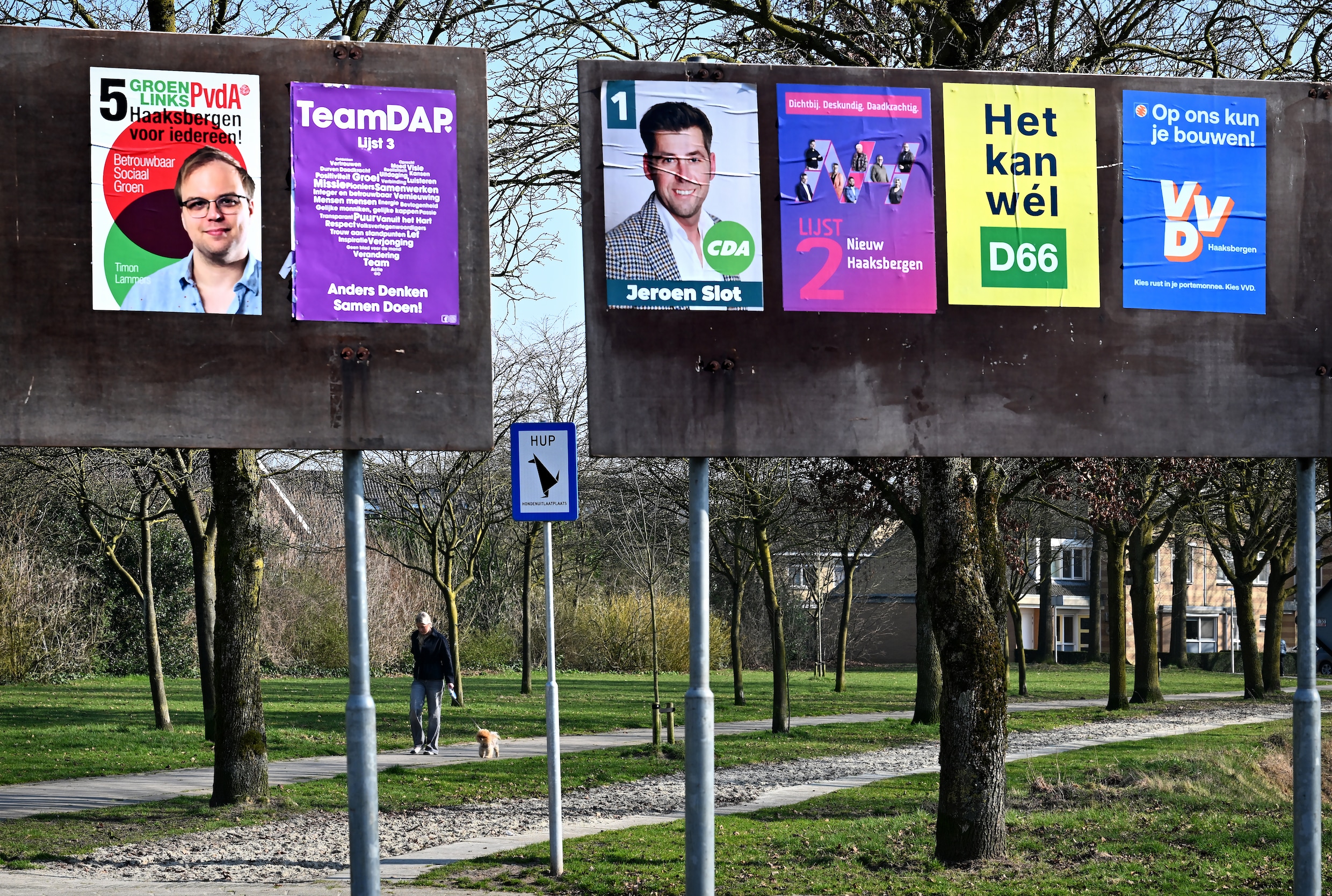 Campagneposters voor de gemeenteraadsverkiezingen in Haaksbergen.