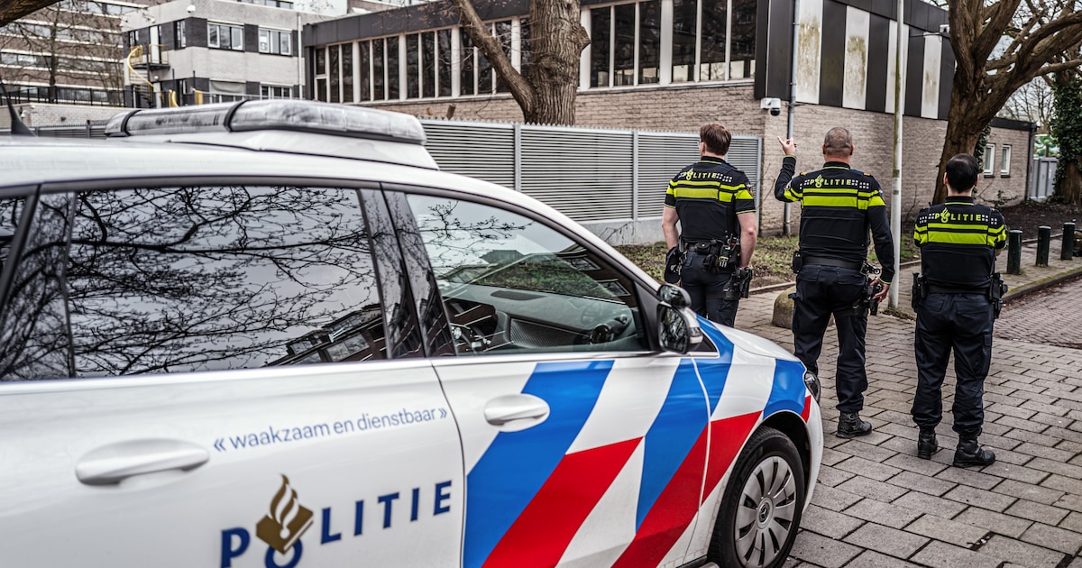 Politie zoekt twee verdachten na ‘gerichte aanslag’ op joodse school in Amsterdam