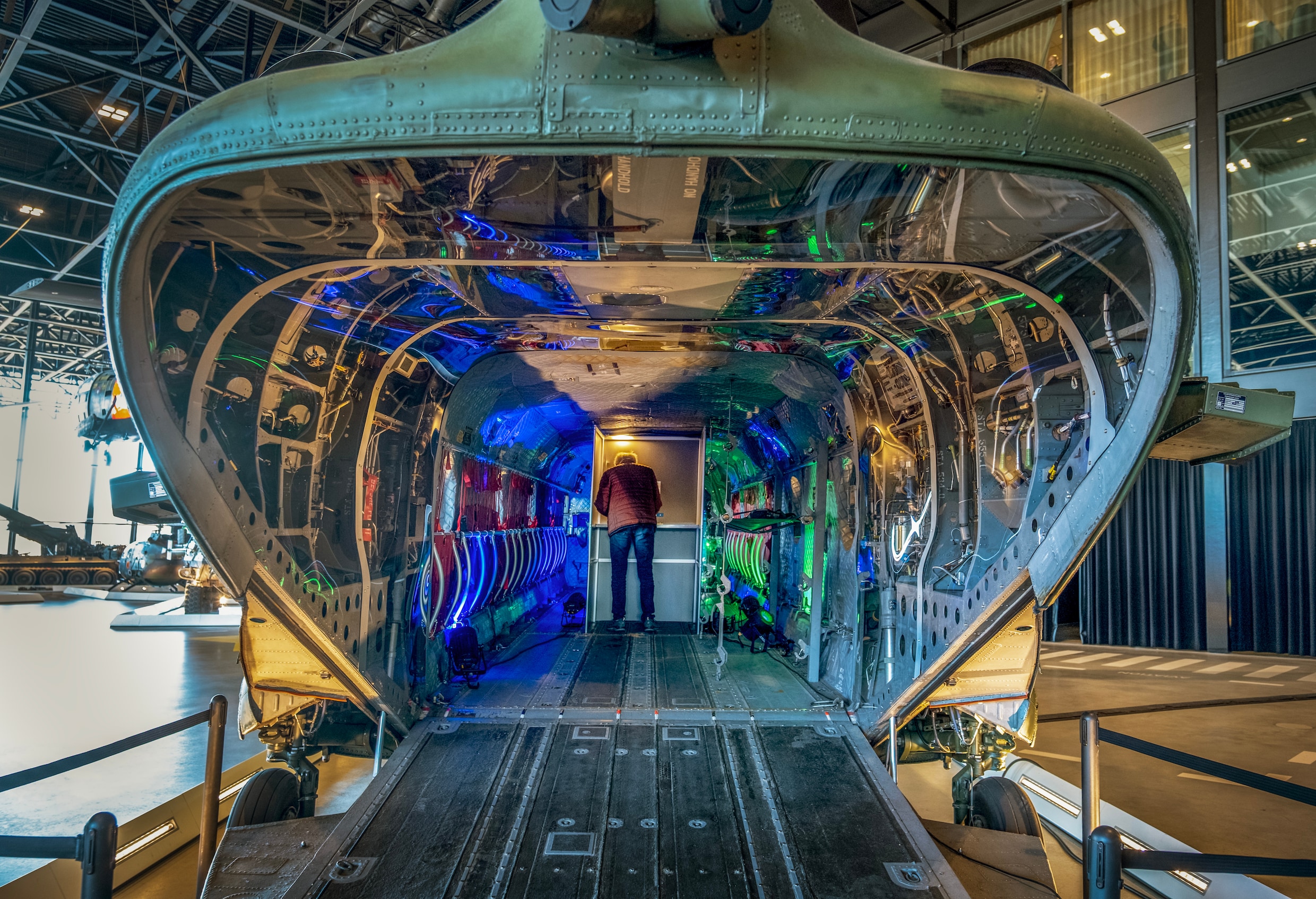  In het Nationaal Militair Museum in Soesterberg kunnen mensen stemmen in de Buik van een Chinook.