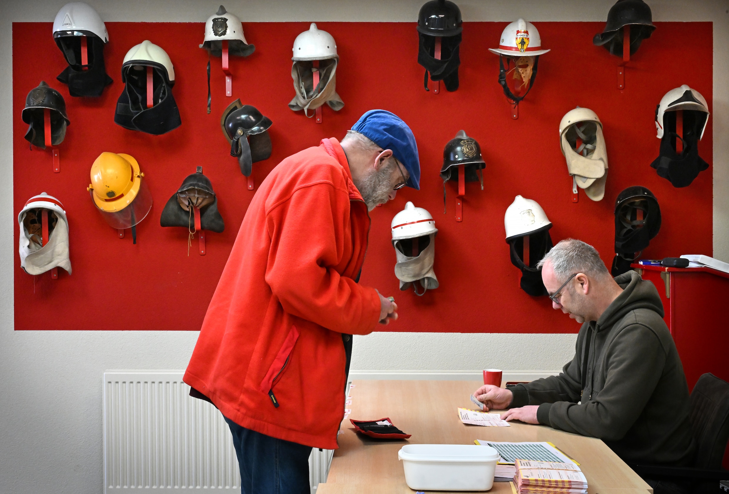 Inwoners van het Gelderse Gendt kunnen hun stem uitbrengen in een brandweerkazerne.
