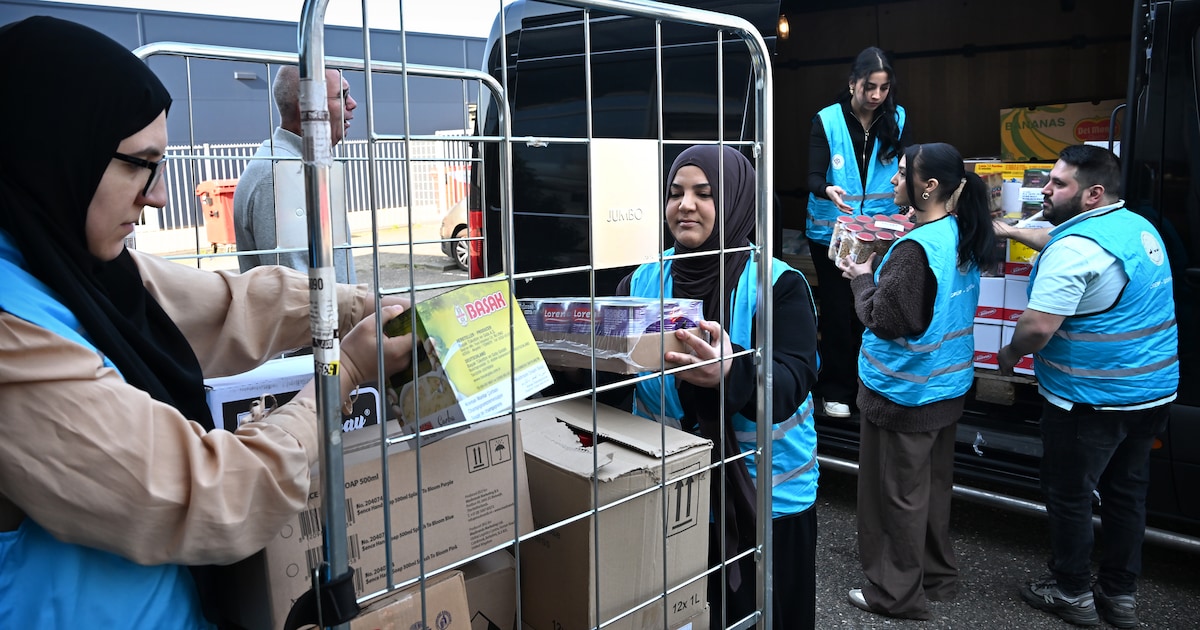 In Enschede doneren moslims boodschappen tijdens ramadan: ‘Wij focussen op positiviteit’